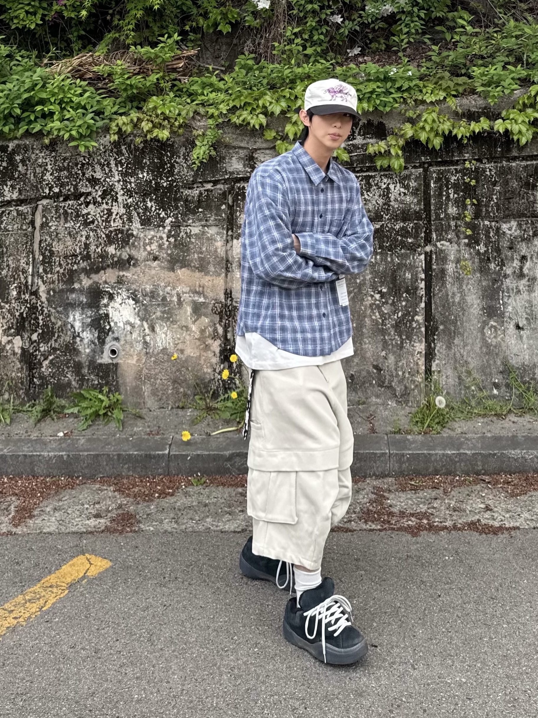 Kamien Titan Bermuda Pants Light Beige, ERL Vamp Skate Shoe Pirate Black 착용 스타일 - 3