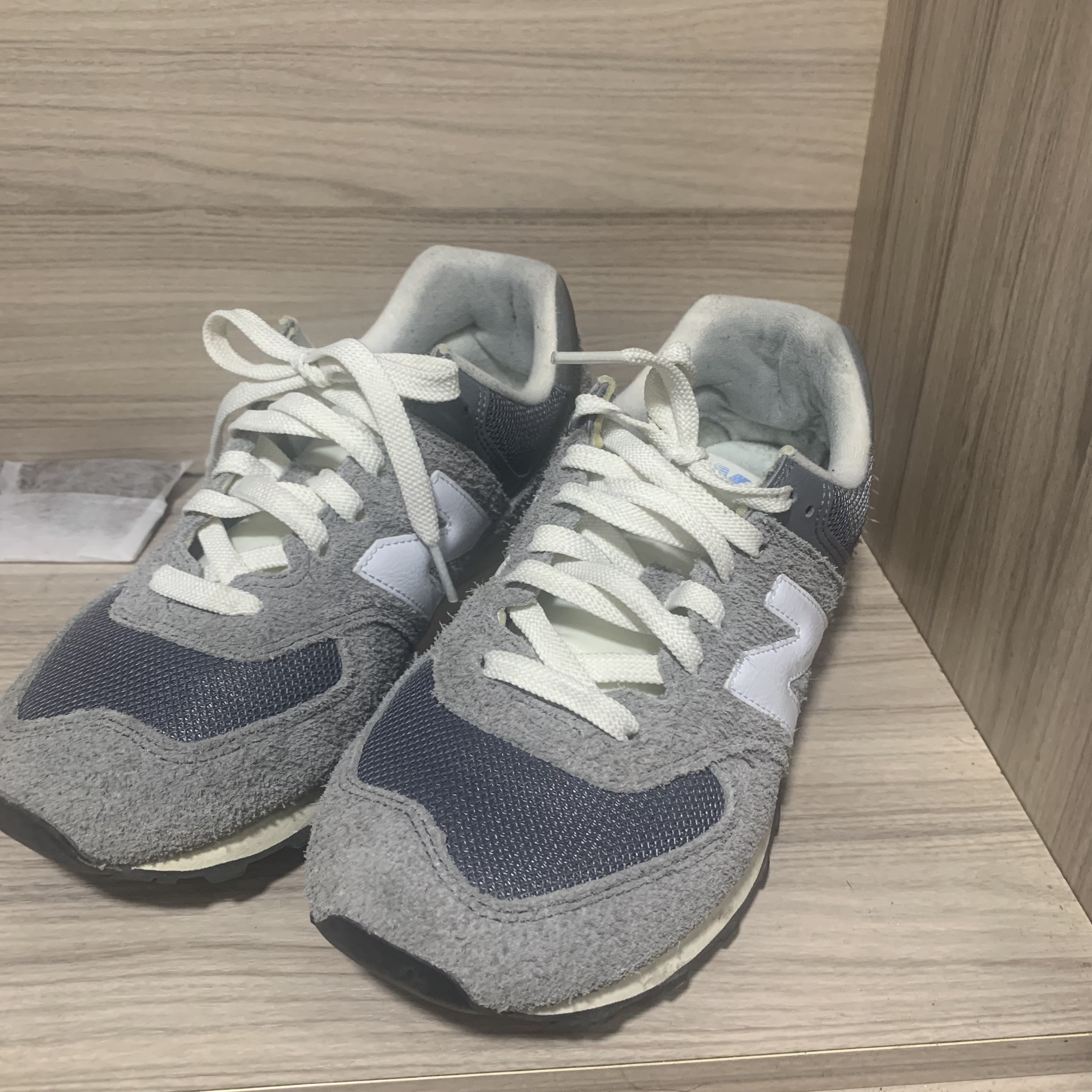 New Balance 574 Heritage Gray 착용 스타일