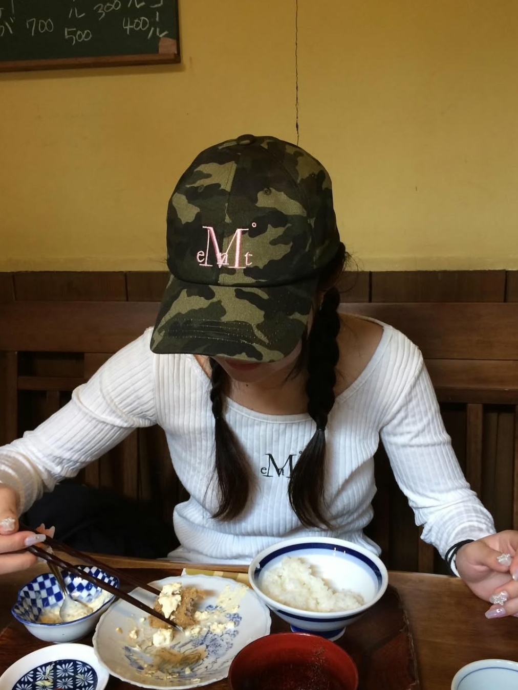 MUCENT Posh Two-Way T White, Mucent Signature Camo Ballcap Khaki-Baby Pink 착용 스타일