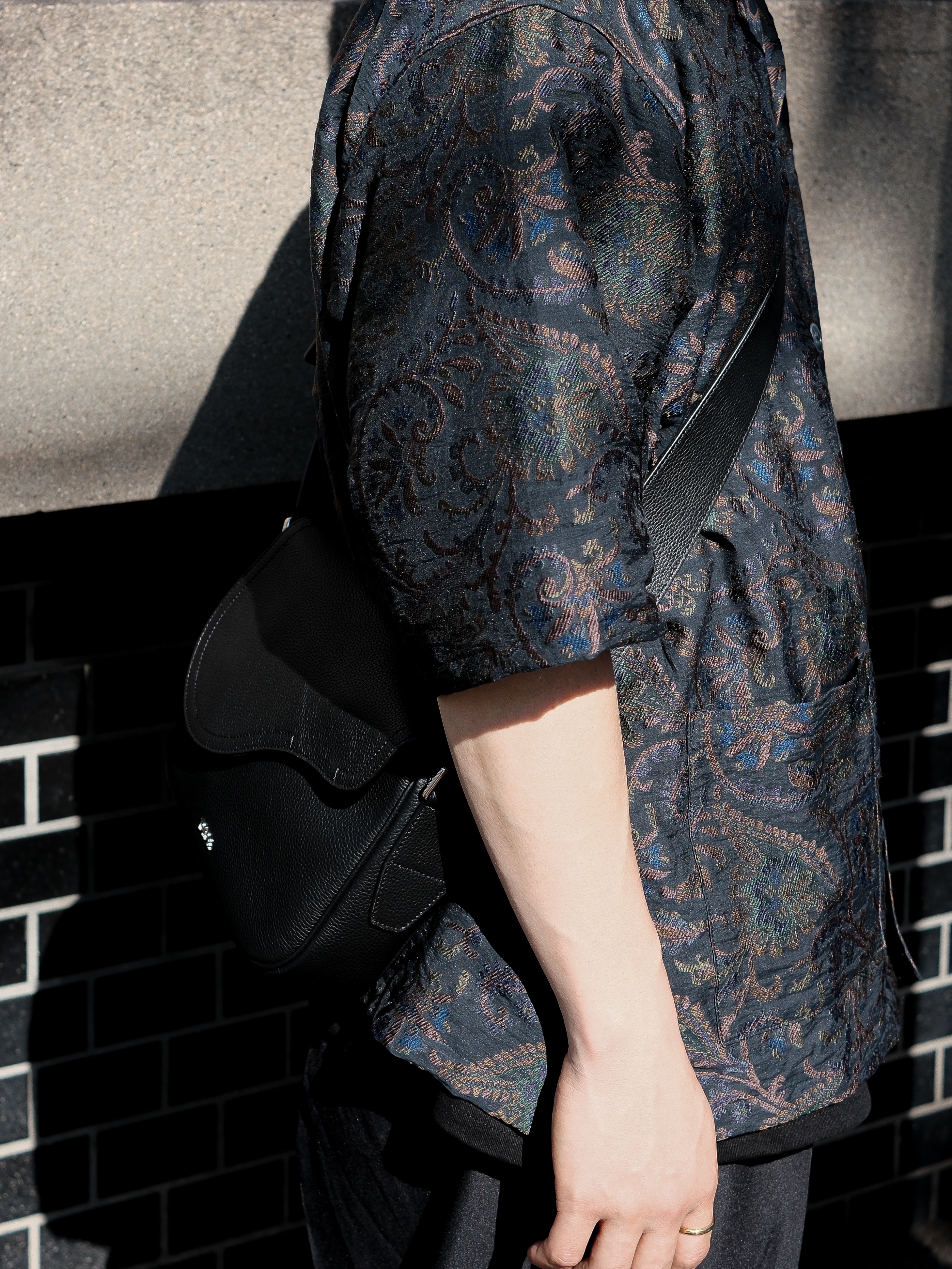 Dior Mini Saddle Messenger Bag Grained Calfskin Black, Paraboot Pacific Lisse Black 착용 스타일 - 4
