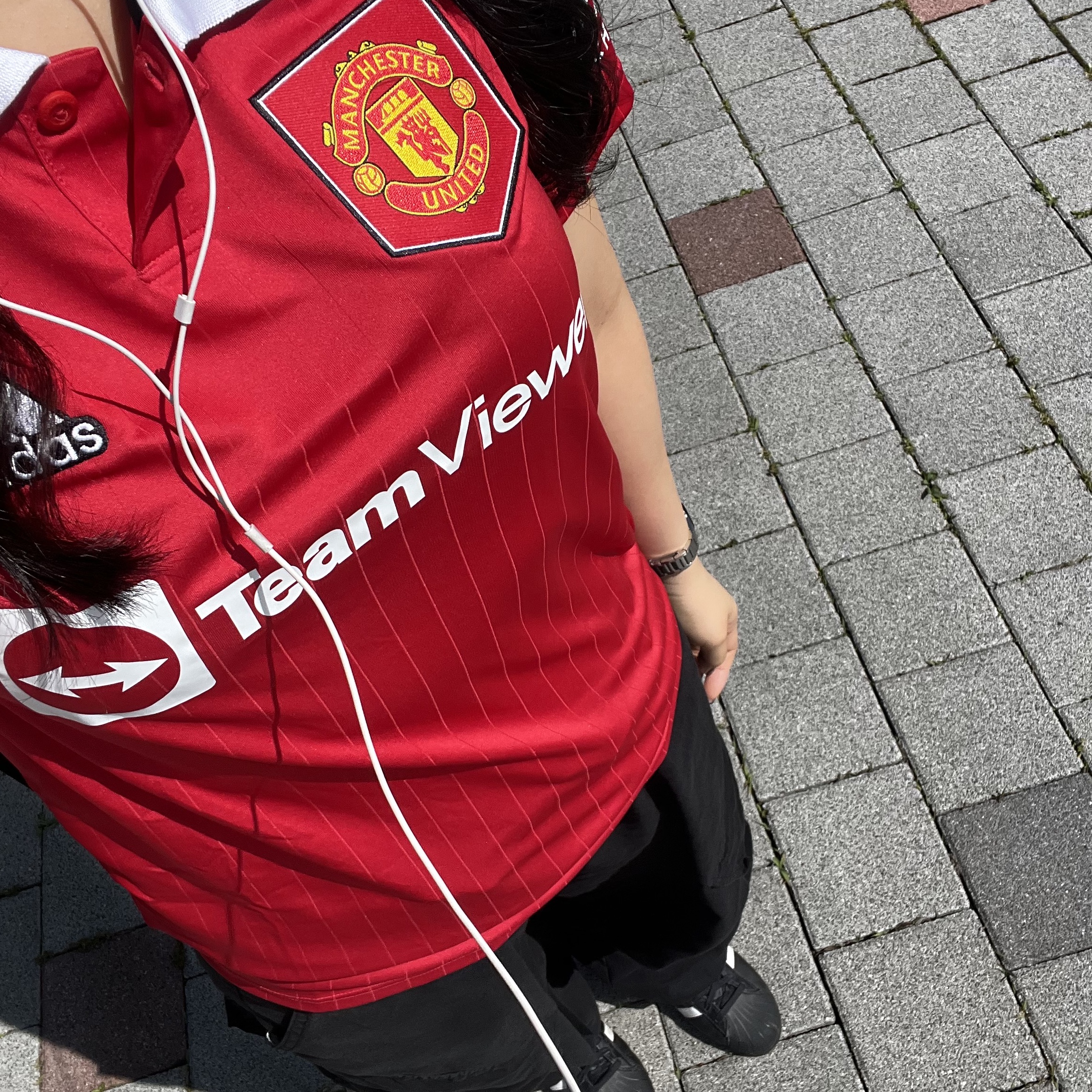 Arc'teryx Heliad 15 Backpack Black, Adidas Manchester United 2022/23 Home Jersey Real Red - US Sizing (Non Marking Ver.) 착용 스타일 - 3