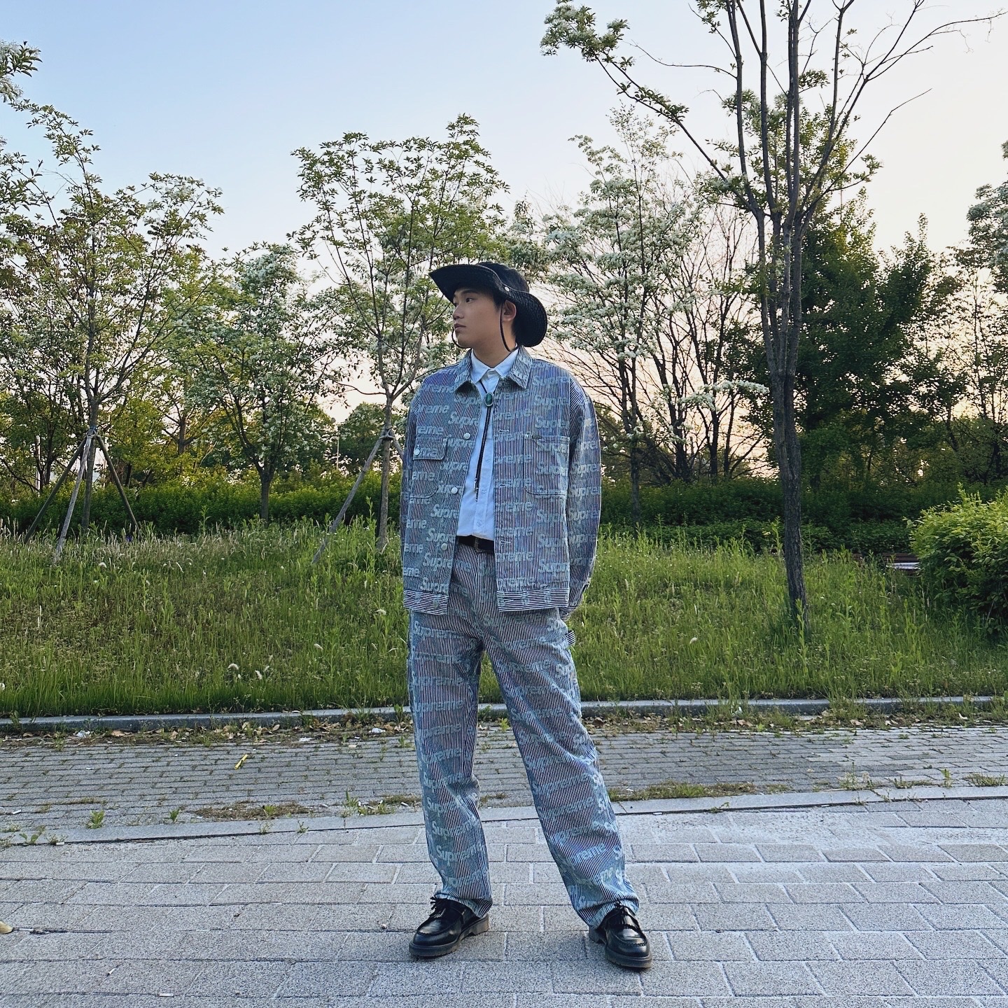 Supreme Denim Chore Trucker Jacket Stripe - 24SS, Supreme Denim Painter Pants Stripe - 24SS 착용 스타일 - 1