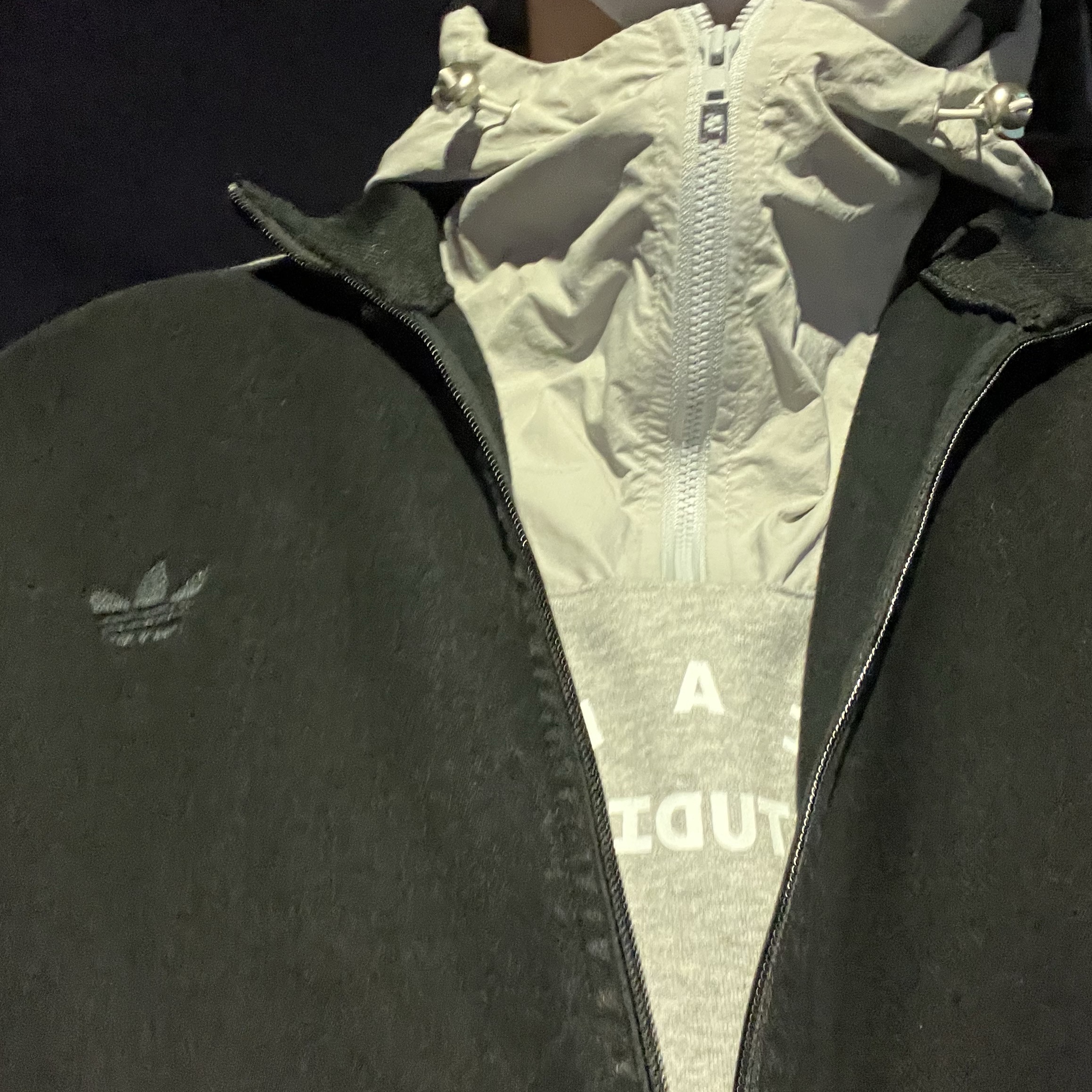 IAB Studio Woven Hoodie Gray White 착용 스타일