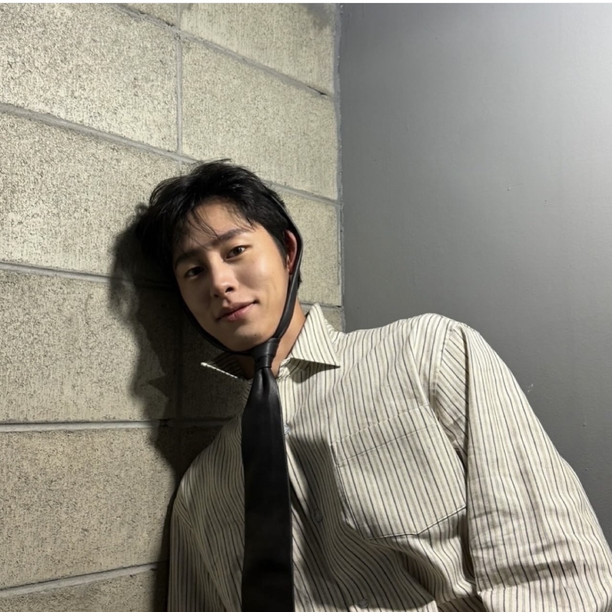 STU Stripe Shirt Blue 착용 스타일 - 1
