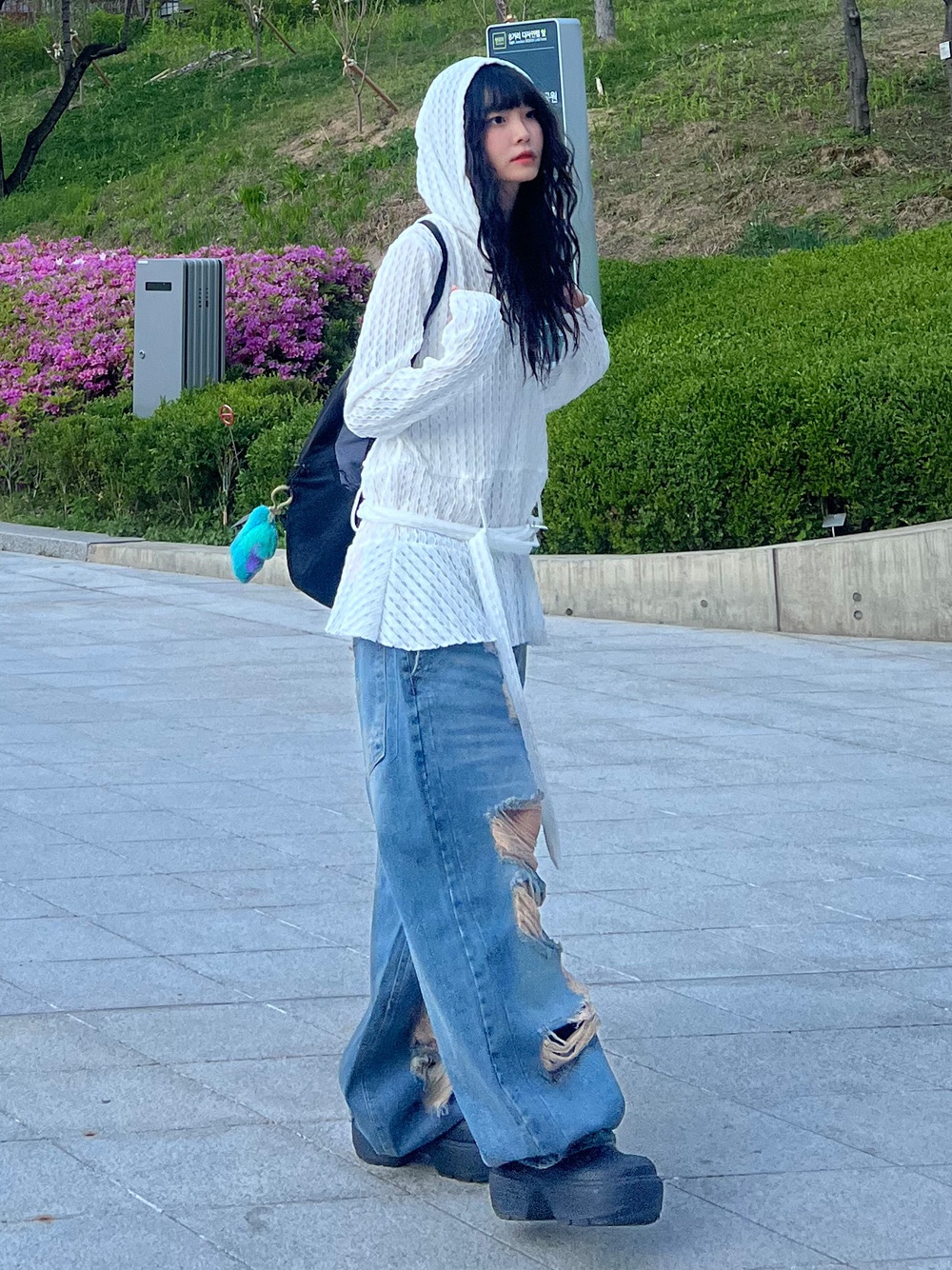 Crocs Stomp Clog Black 착용 스타일 - 2