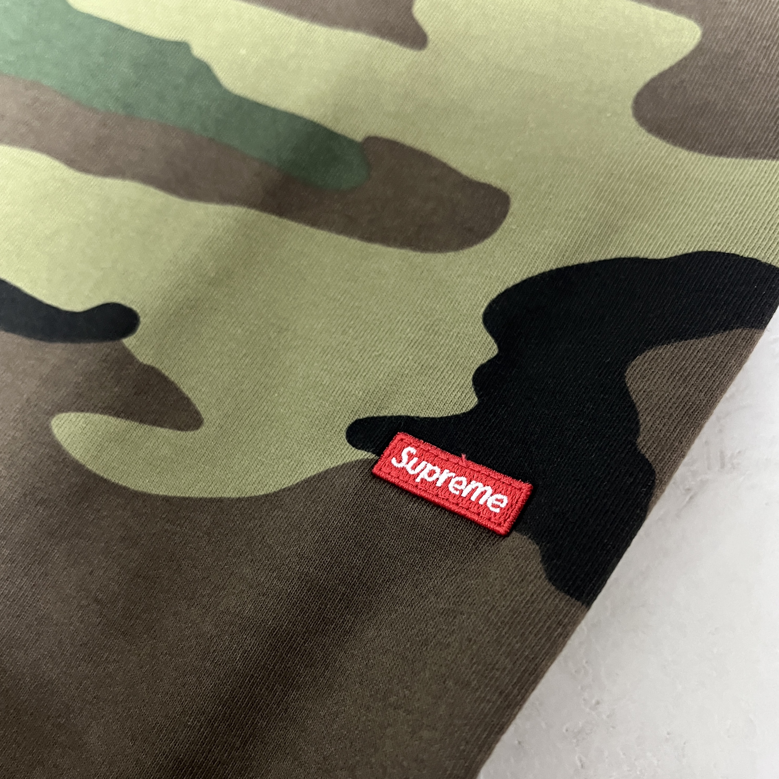 Supreme Small Box T-Shirt Woodland Camo - 25SS 착용 스타일