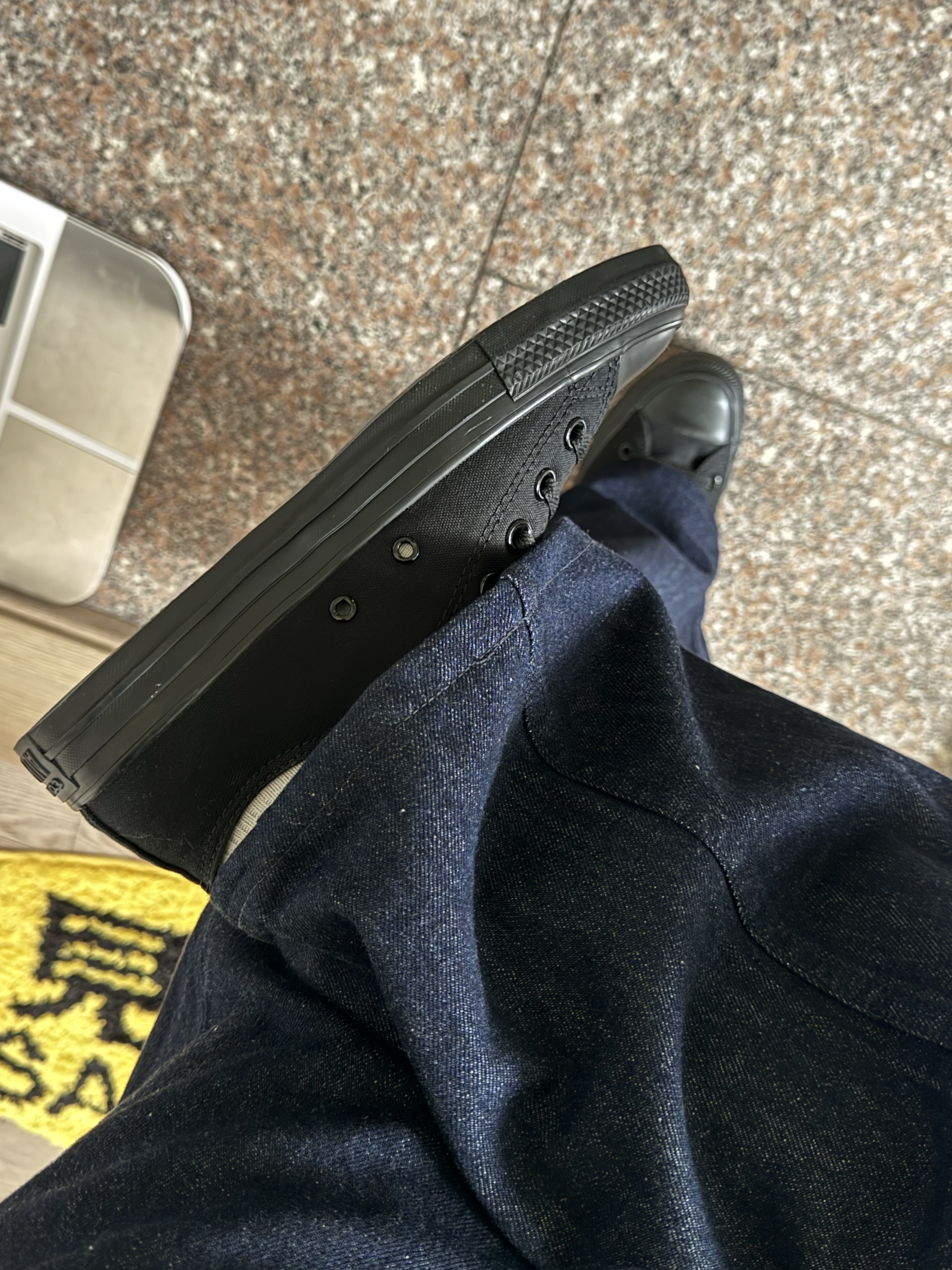 Converse Chuck Taylor All Star Classic Black Monochrome 착용 스타일 - 2