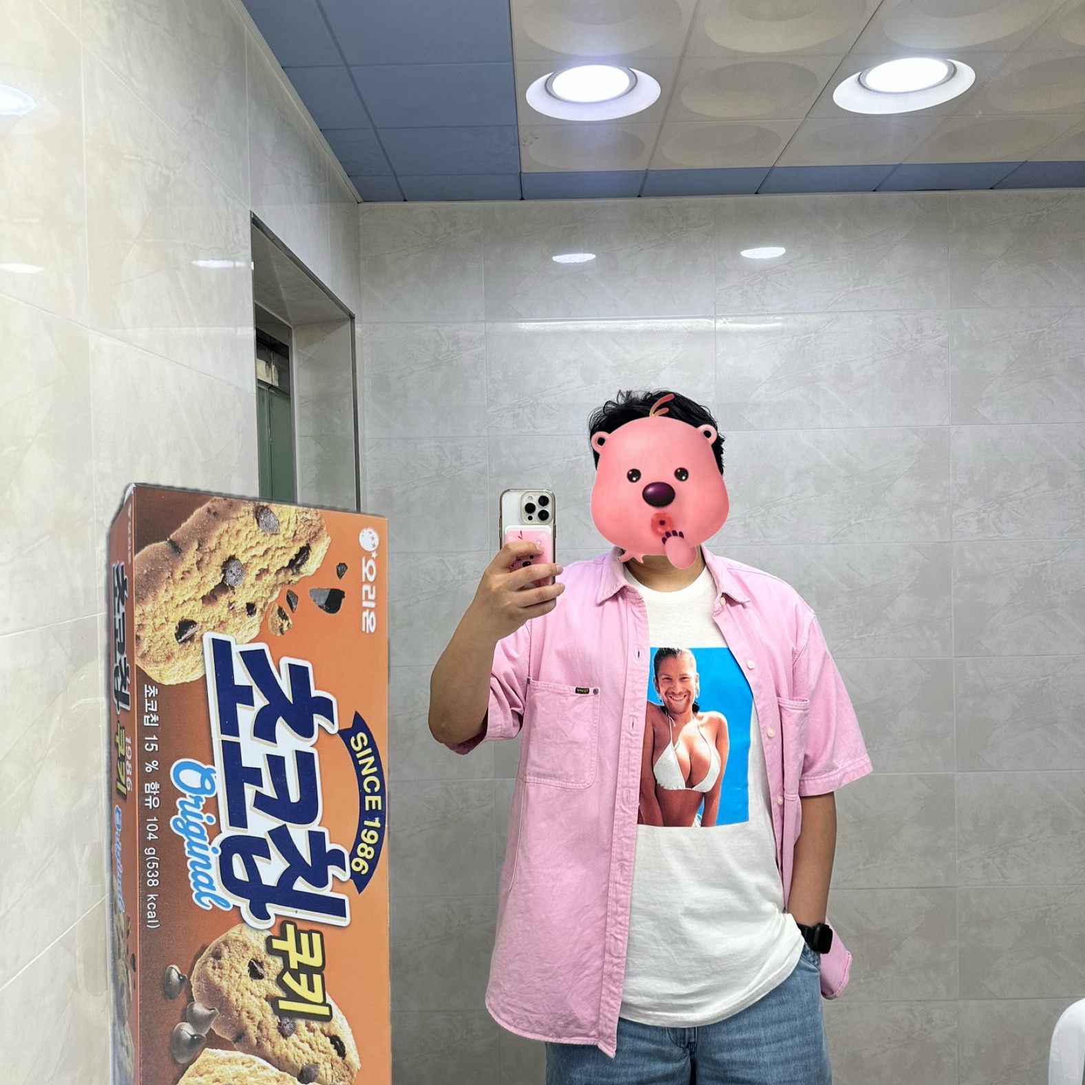 Supreme Loose Fit S/S Denim Painter Shirt Pink - 24SS, Supreme x Aphex Twin Windowlicker T-Shirt White - 25SS 착용 스타일 - 2