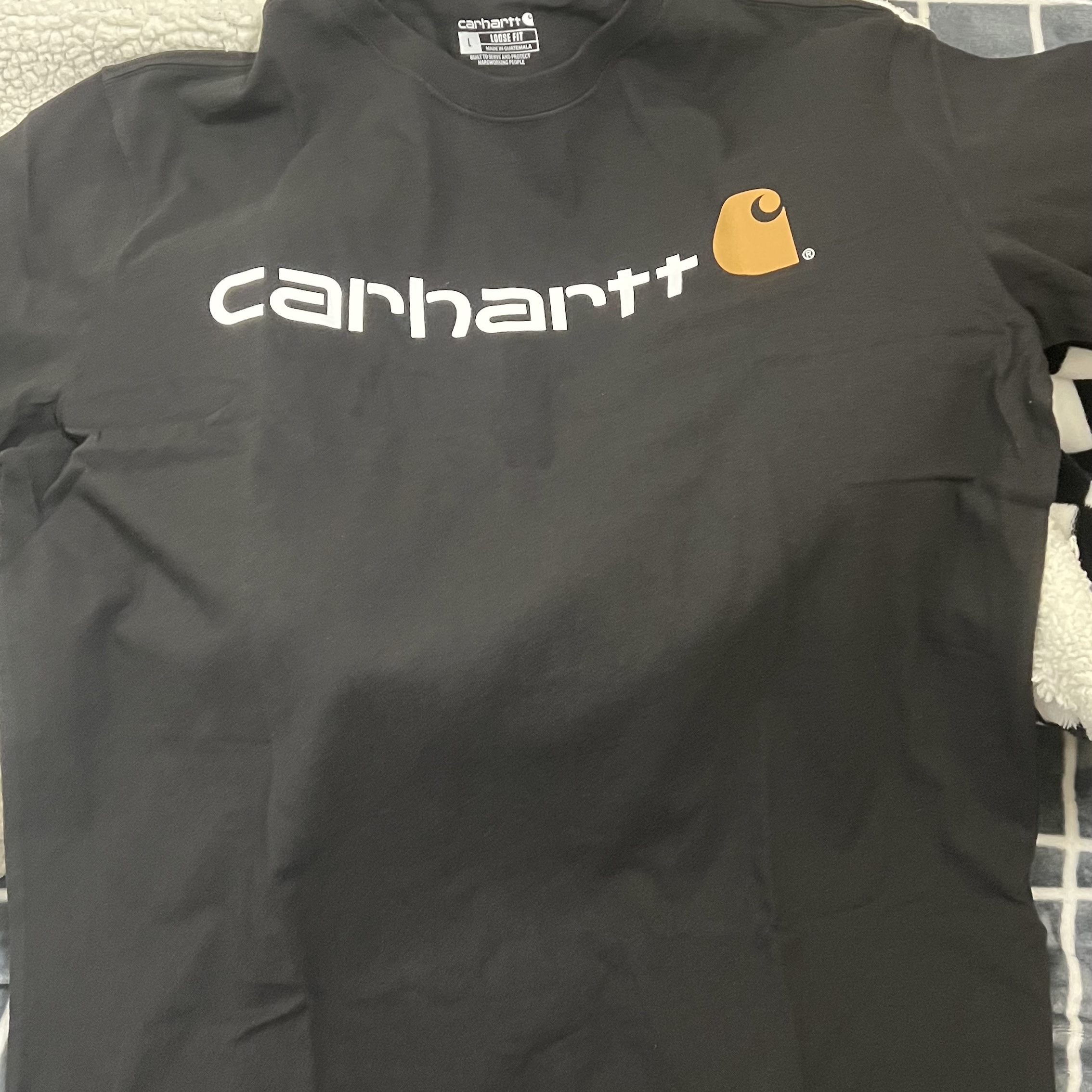 Carhartt Loose Fit Heavyweight Regular Short Sleeve Logo Graphic T-Shirt Black 착용 스타일