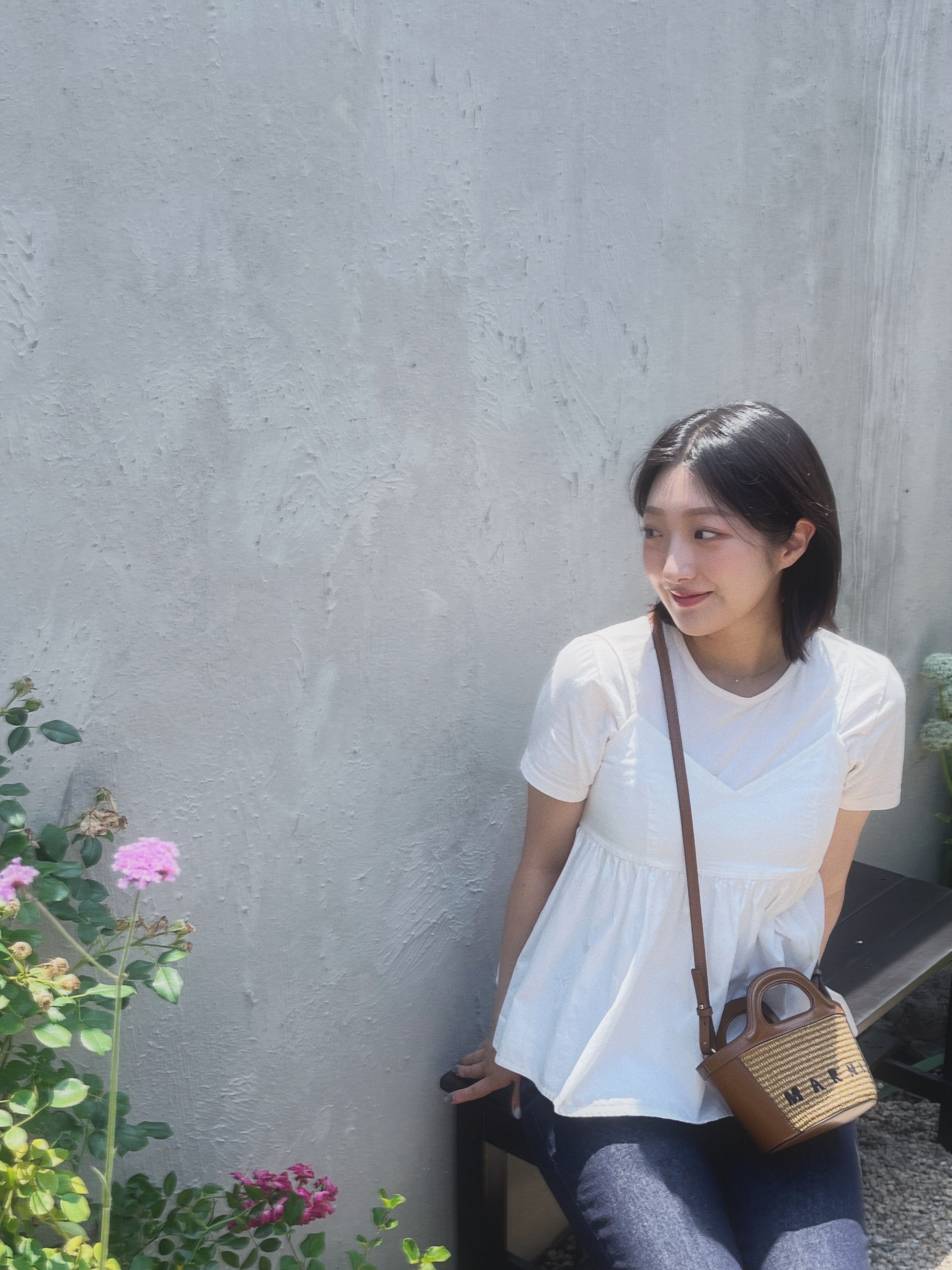 Marni Leather & Raffia Tropicalia Micro Bag Raw Sienna Brown 착용 스타일