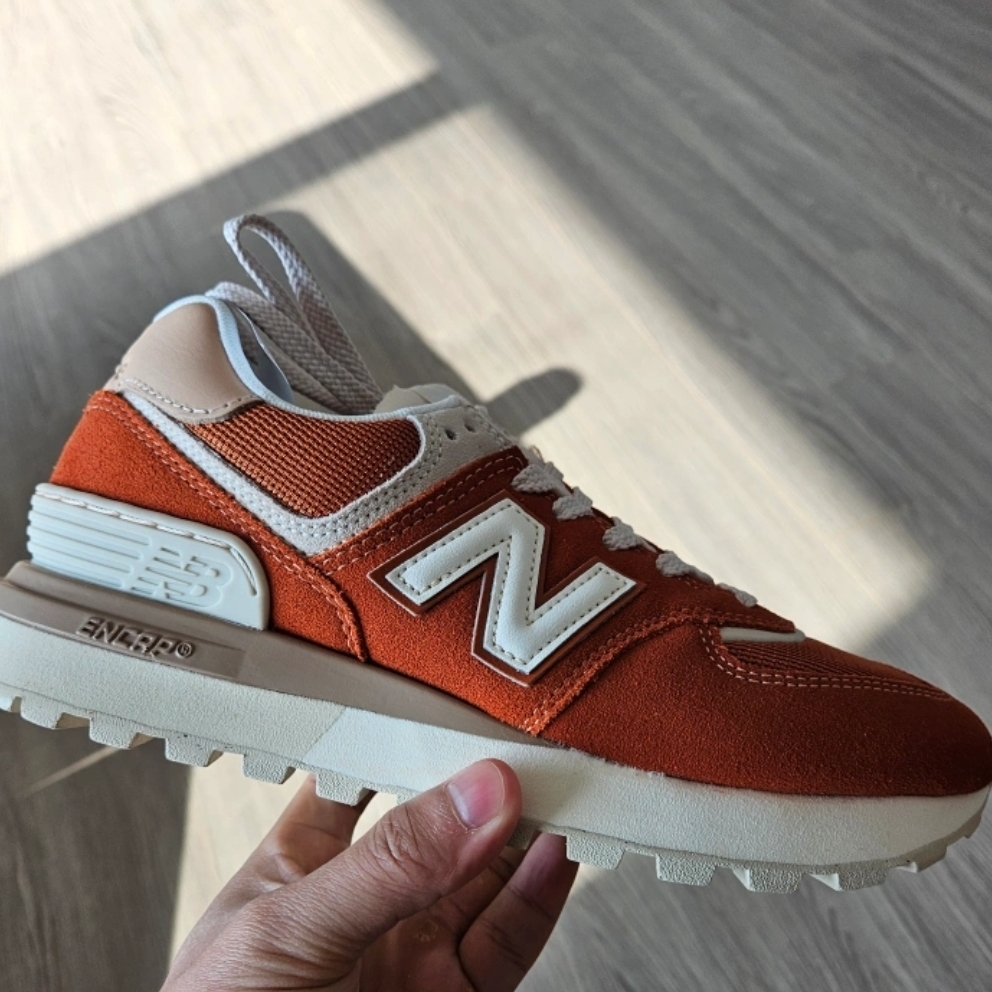 New Balance 574 Legacy Brown White 착용 스타일