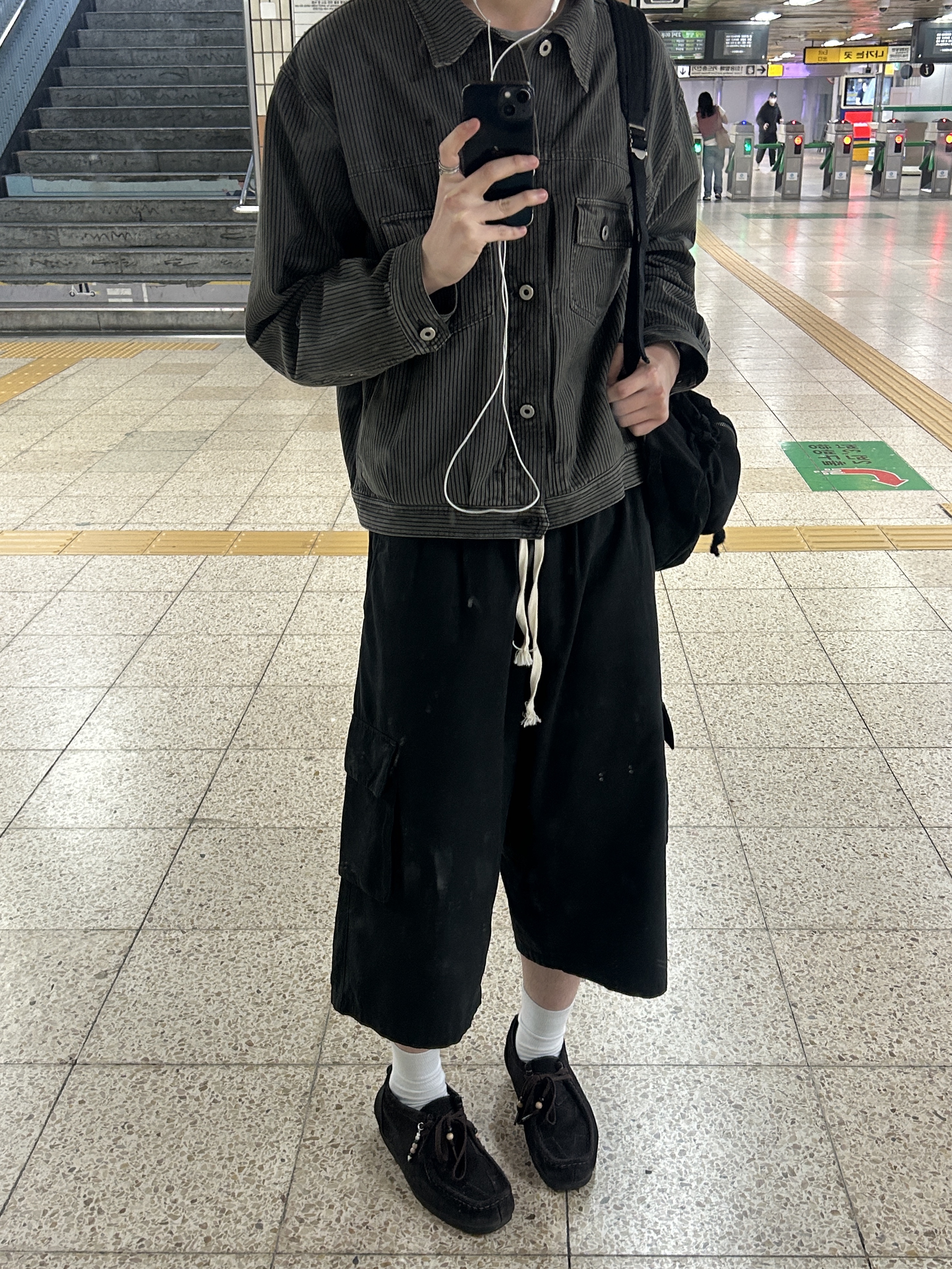 Polyteru Used Trucker Jacket Dyed Gray (Striped, Japanese Fabric), Polyteru Human Index index 1/2 Cargo Pants Black 착용 스타일