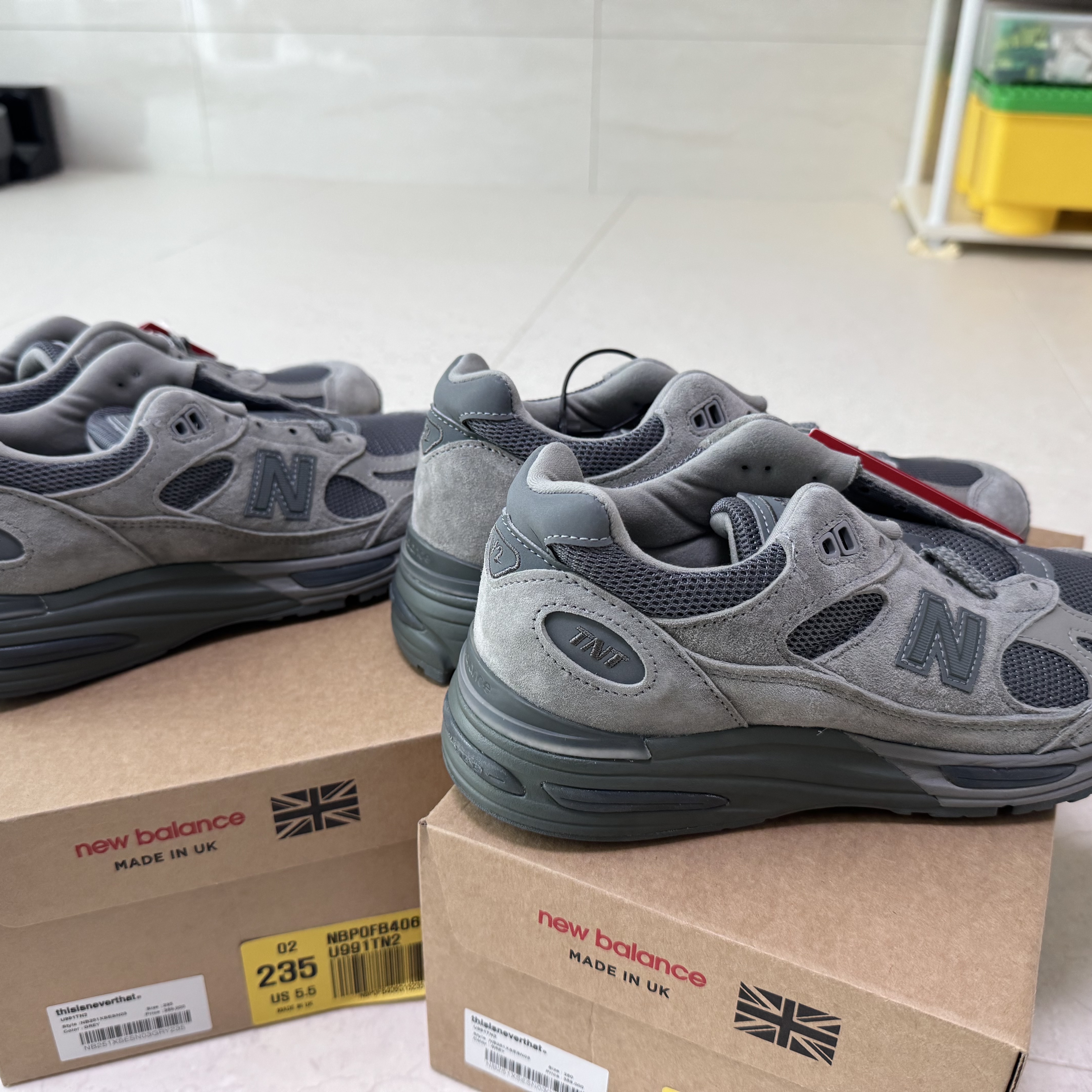 New Balance x Thisisneverthat 991v2 Made in UK Grey 착용 스타일 - 1