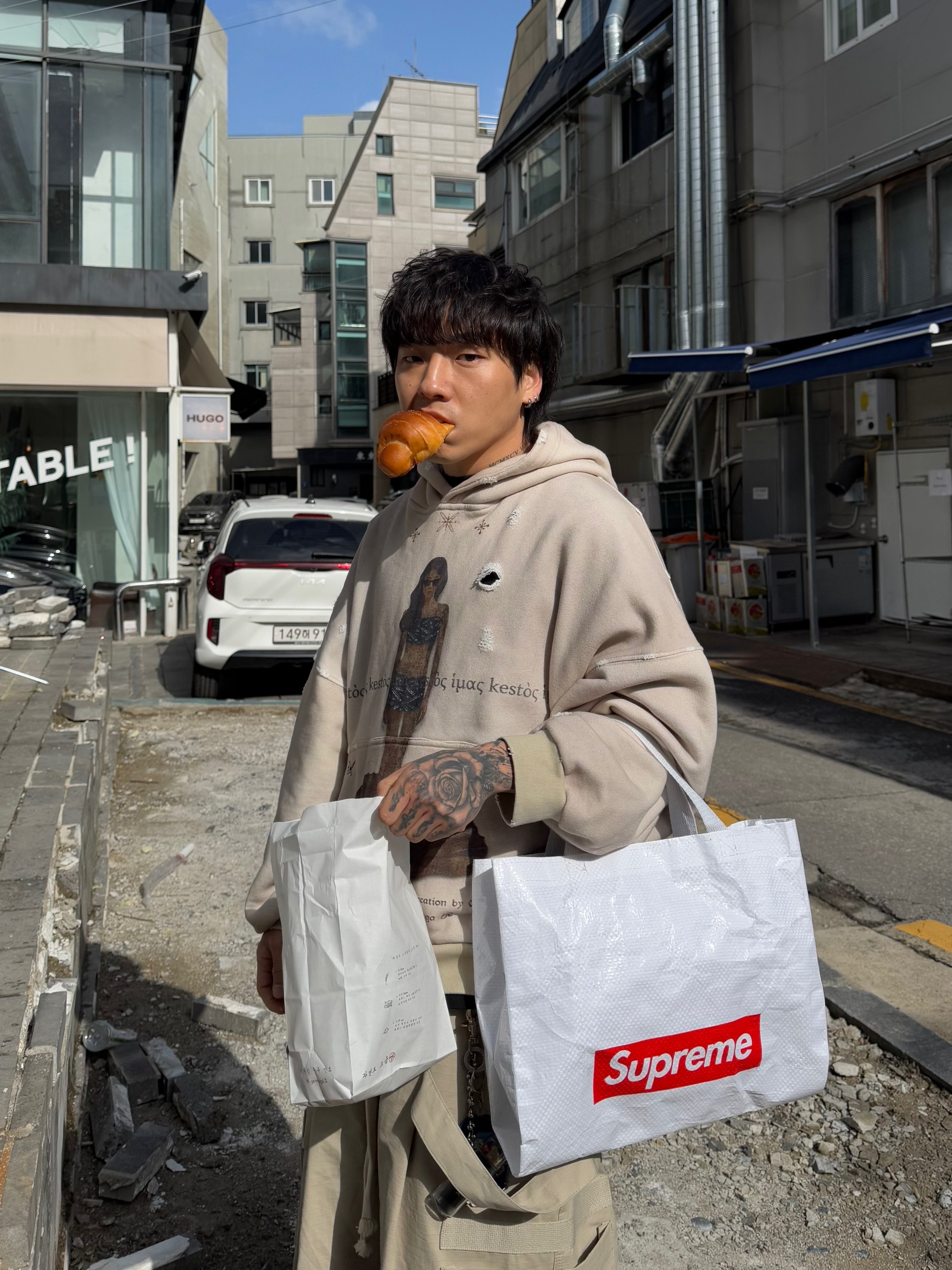 Wapworks Hard Knocks Cargo Pants Dune, Balenciaga Cargo Sneakers White Grey 착용 스타일 - 4