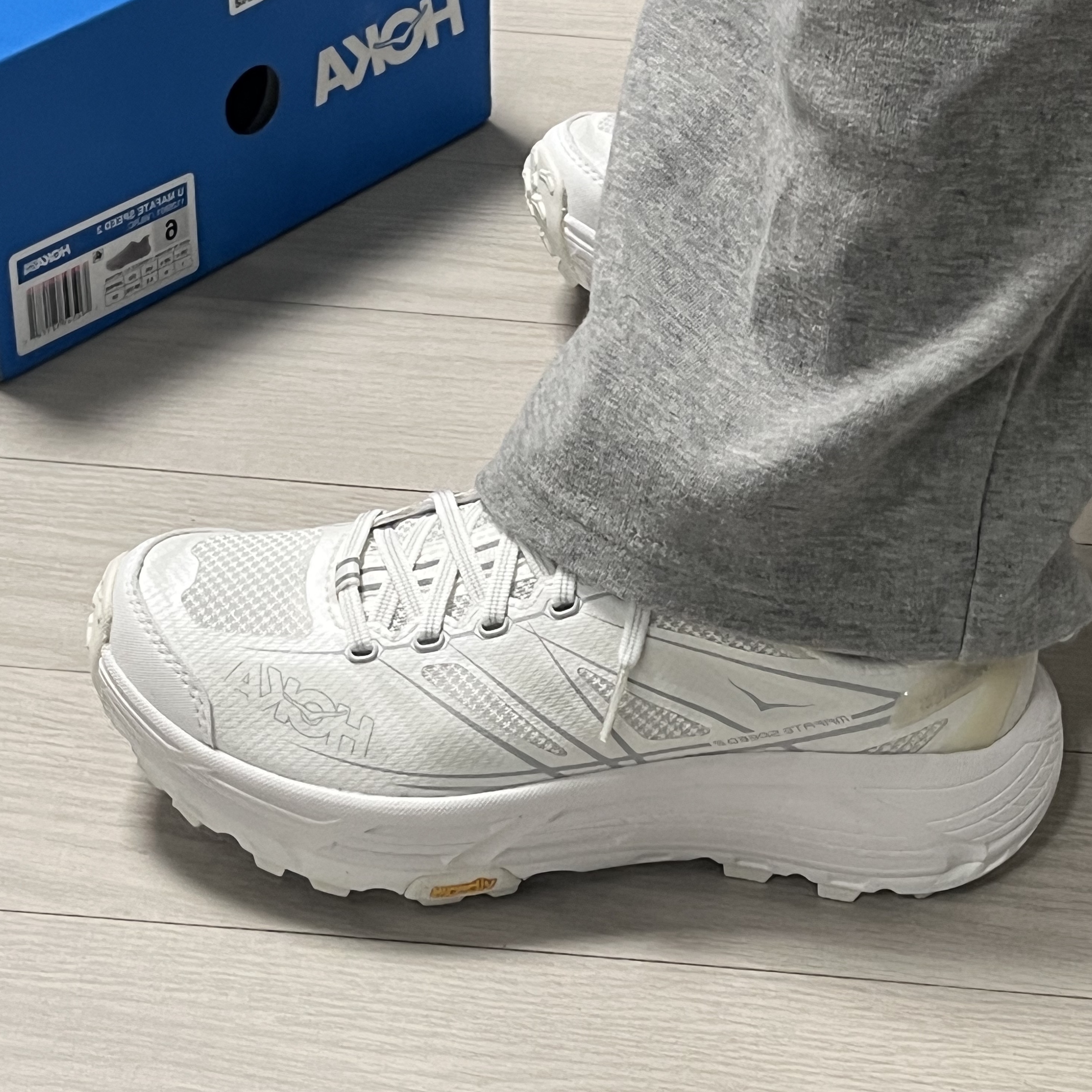 Hoka Mafate Speed 2 White Lunar Rock 착용 스타일 - 3