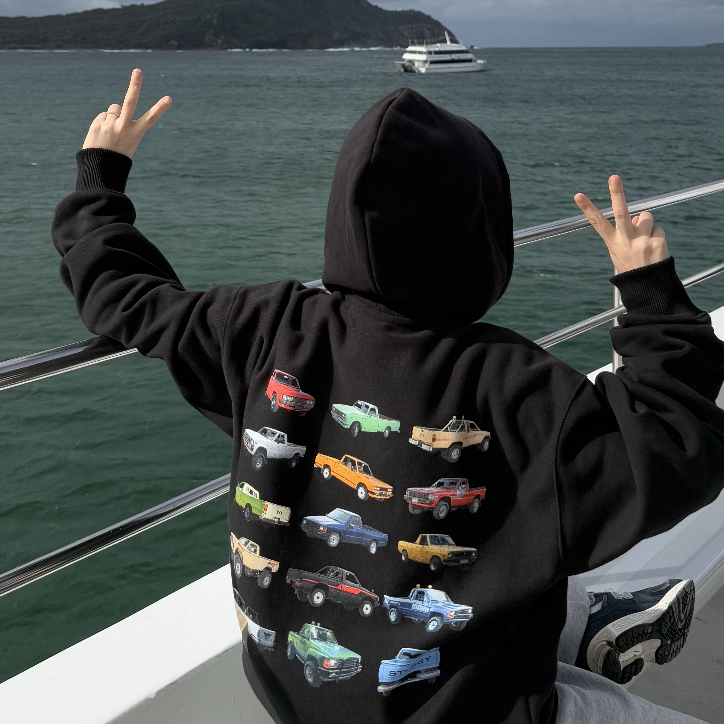 Stussy Pickup Zip Hoodie Black, New Balance 2002R Premium Vintage Navy Grey 착용 스타일 - 3