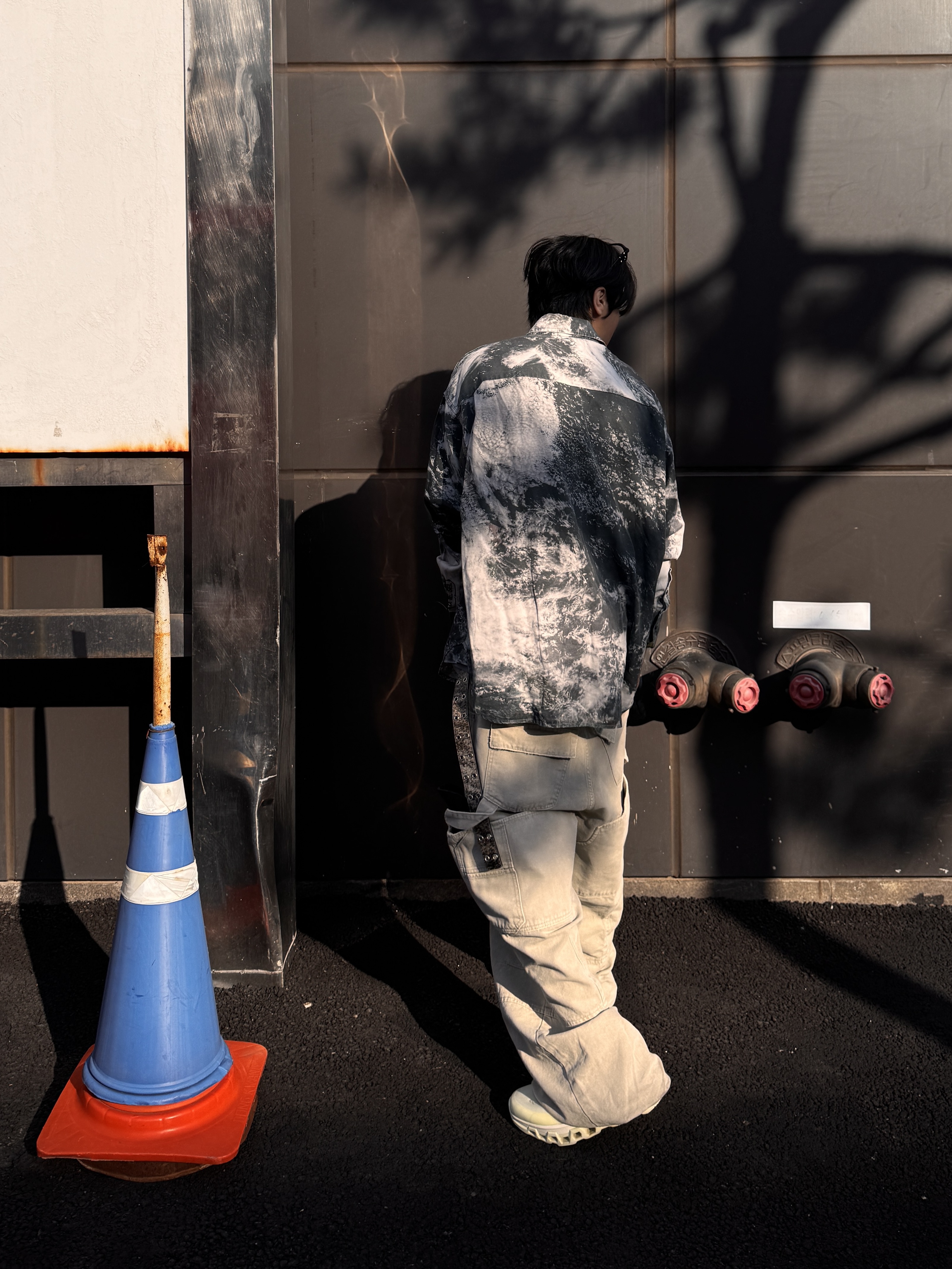 Gentle Monster x Maison Margiela MM113 Black Clear, On Running x Post Archive Faction (Paf) Cloudmonster 2 Seedling White 착용 스타일 - 2