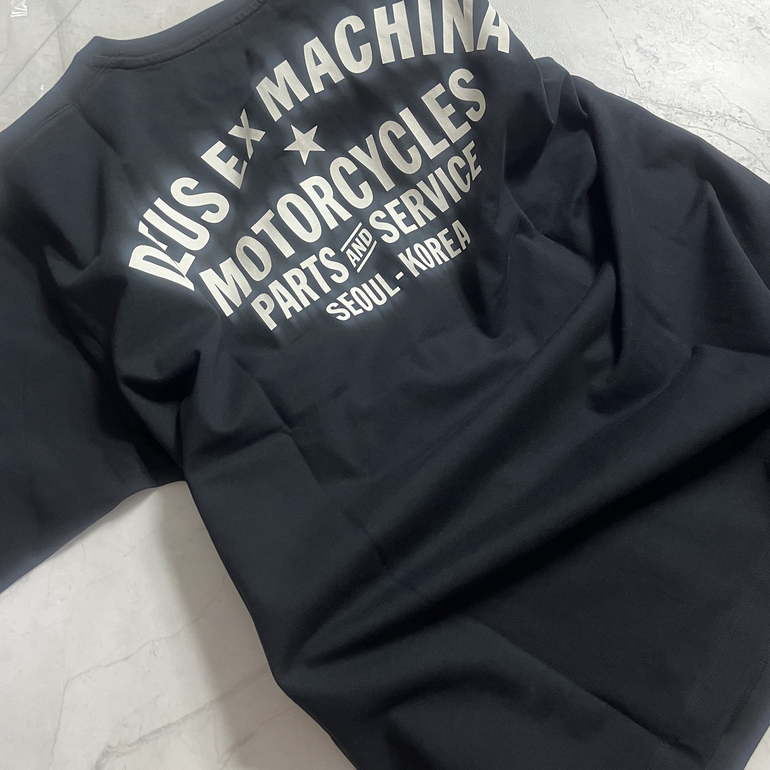 Deus Ex Machina Seoul Original Address T-Shirt Black 착용 스타일