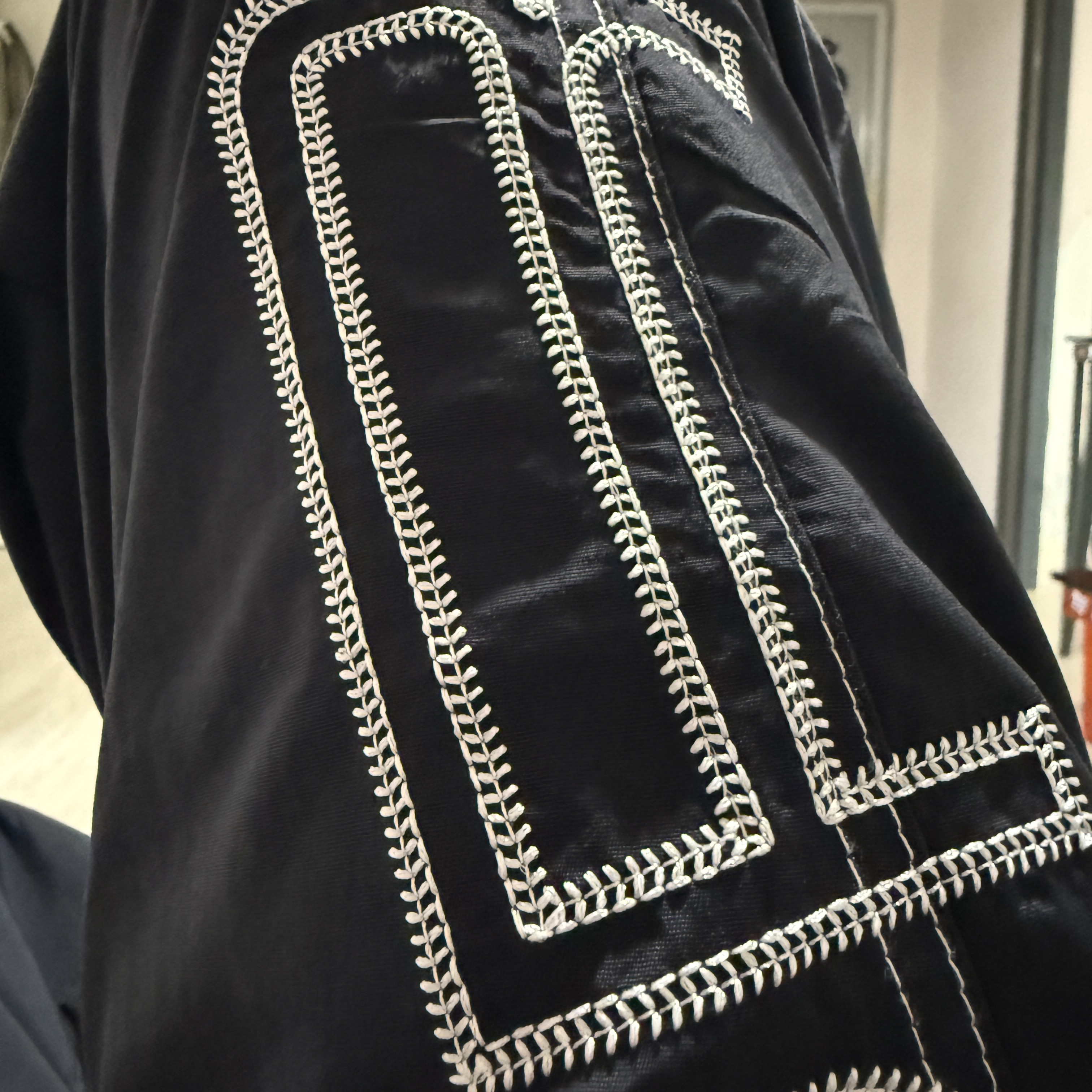 Supreme Spellout Embroidered Track Jacket Black - 25SS, Supreme Spellout Embroidered Track Pants Black - 25SS 착용 스타일 - 2