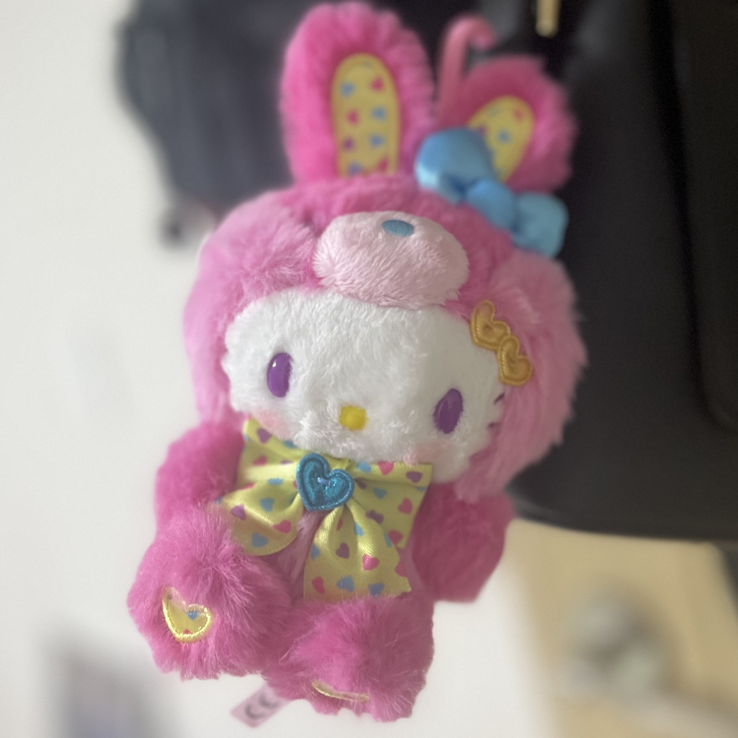Sanrio Hello Kitty Spring Rabbit Mascot Holder 착용 스타일