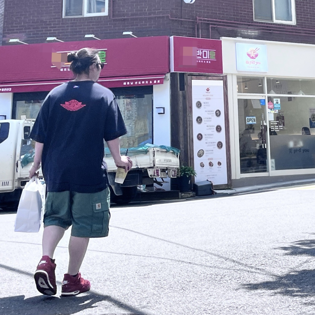 Jordan 4 x Nigel Sylvester Retro OG SP Brick by Brick, Jordan Rare Air T-Shirt Black (IB3130-010) 착용 스타일