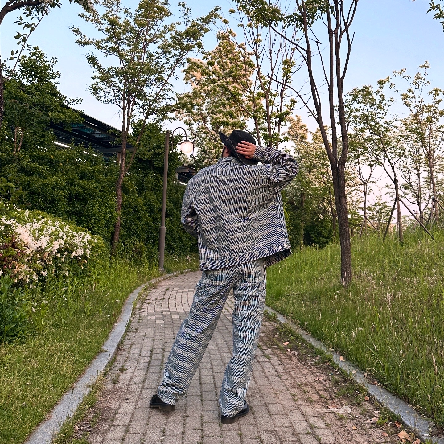 Supreme Denim Chore Trucker Jacket Stripe - 24SS, Supreme Denim Painter Pants Stripe - 24SS 착용 스타일 - 3