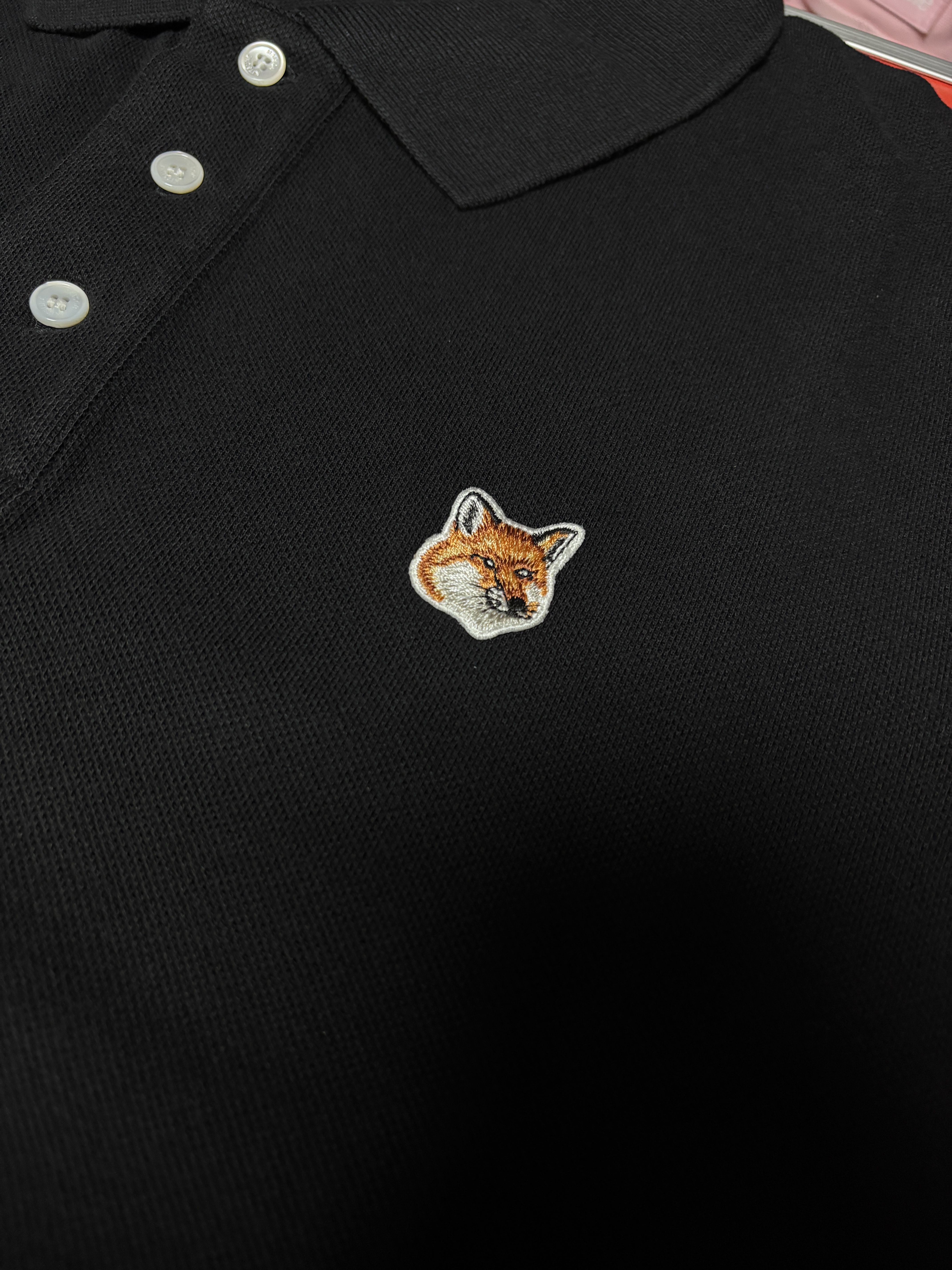 Arc'teryx Atom Jacket Black, Maison Kitsune Fox Head Patch Polo Black 착용 스타일 - 4
