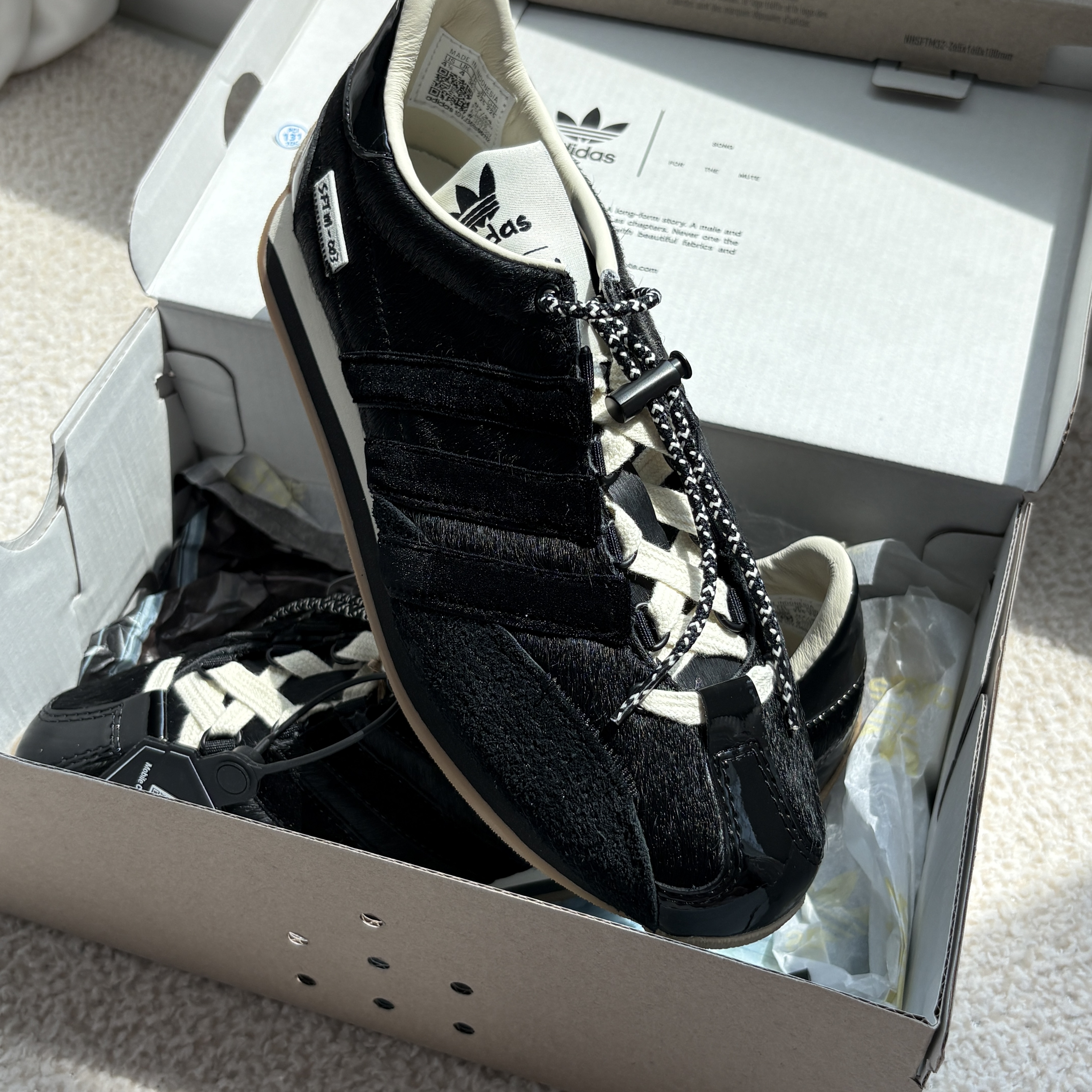 Adidas x Song for the Mute Country OG Core Black Cream White 착용 스타일