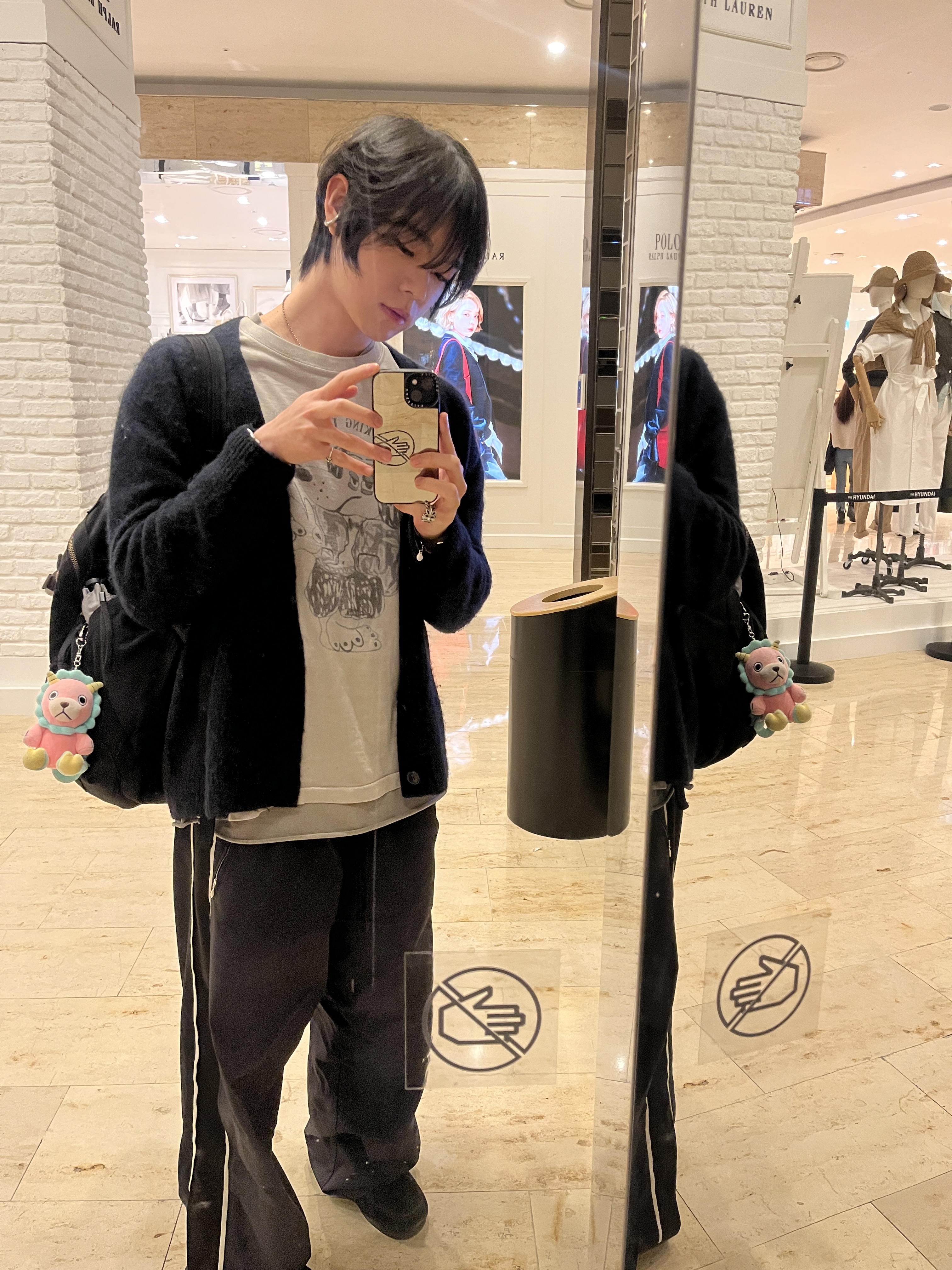 Polyteru Human Index Human Sleeveless Gray Beige, Polyteru 1011 Nylon Track Pants Dark Navy - 24SS 착용 스타일 - 4