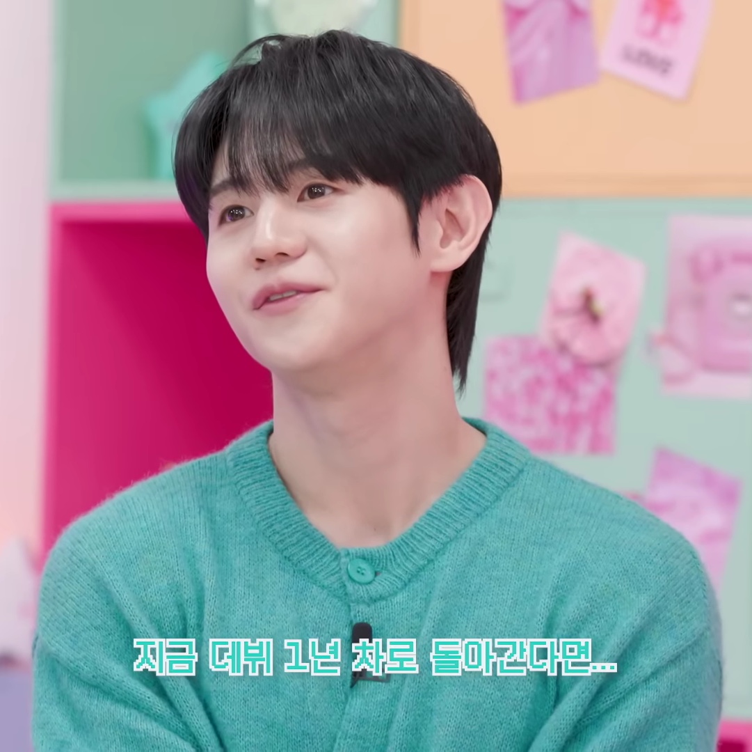 STU Round Neck Cardigan Mint 착용 스타일 - 3