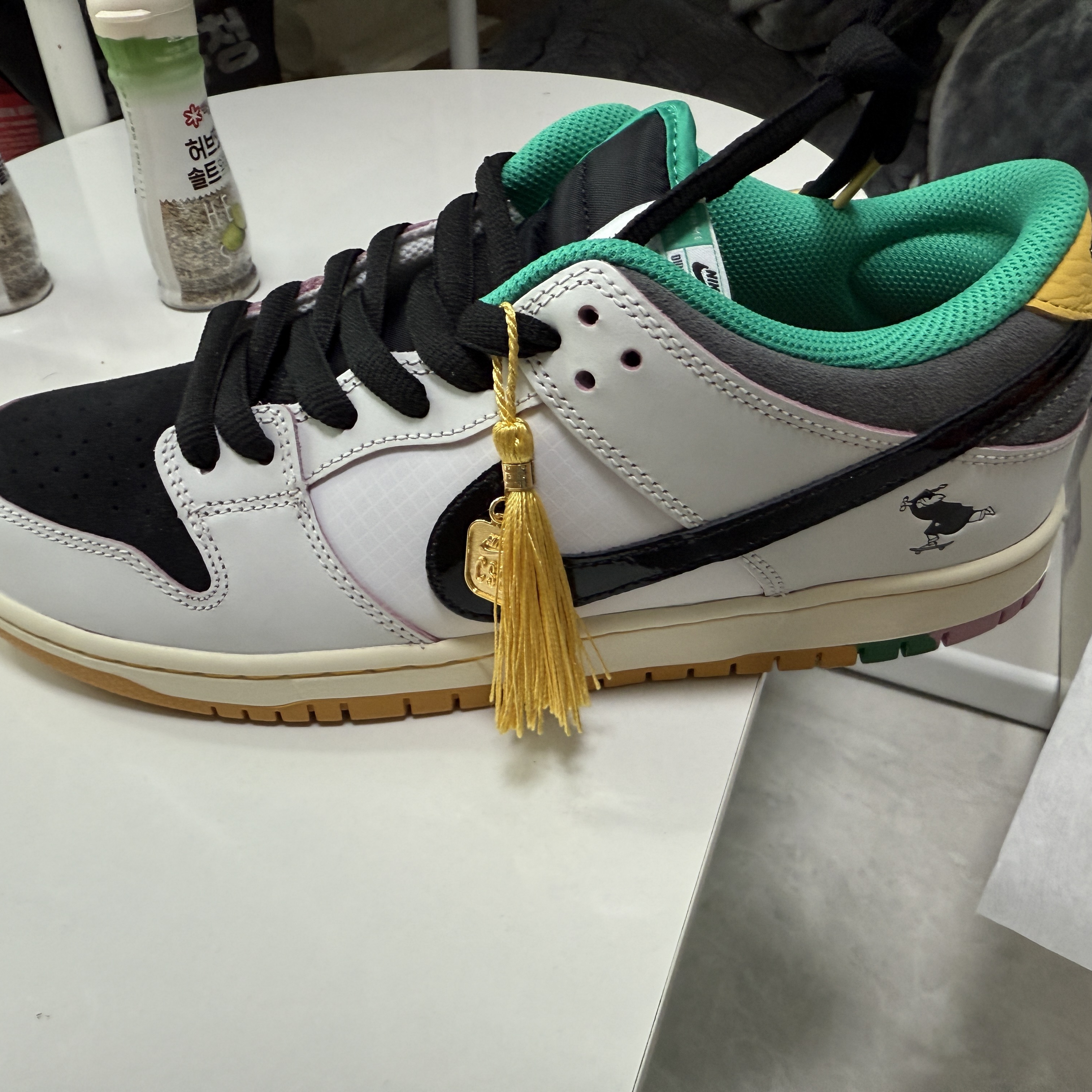 Nike x CSEF SB Dunk Low Pro White and Black 착용 스타일