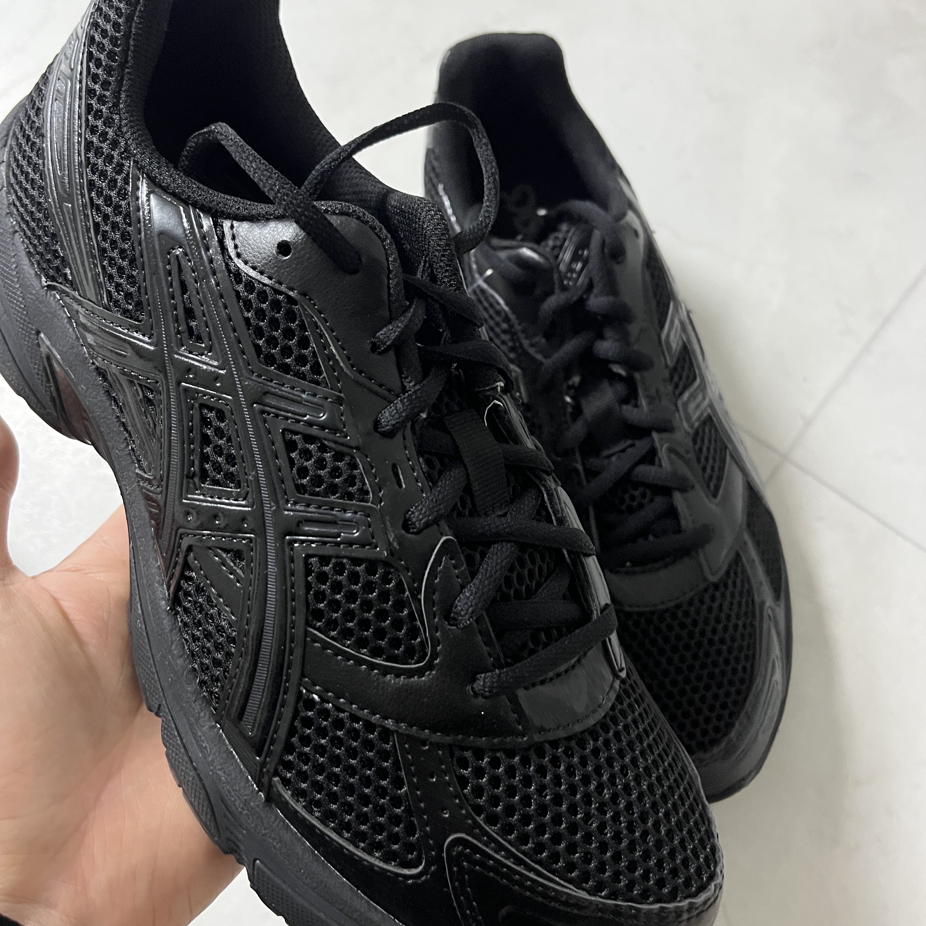 Asics Gel-1130 Black Graphite Grey 착용 스타일