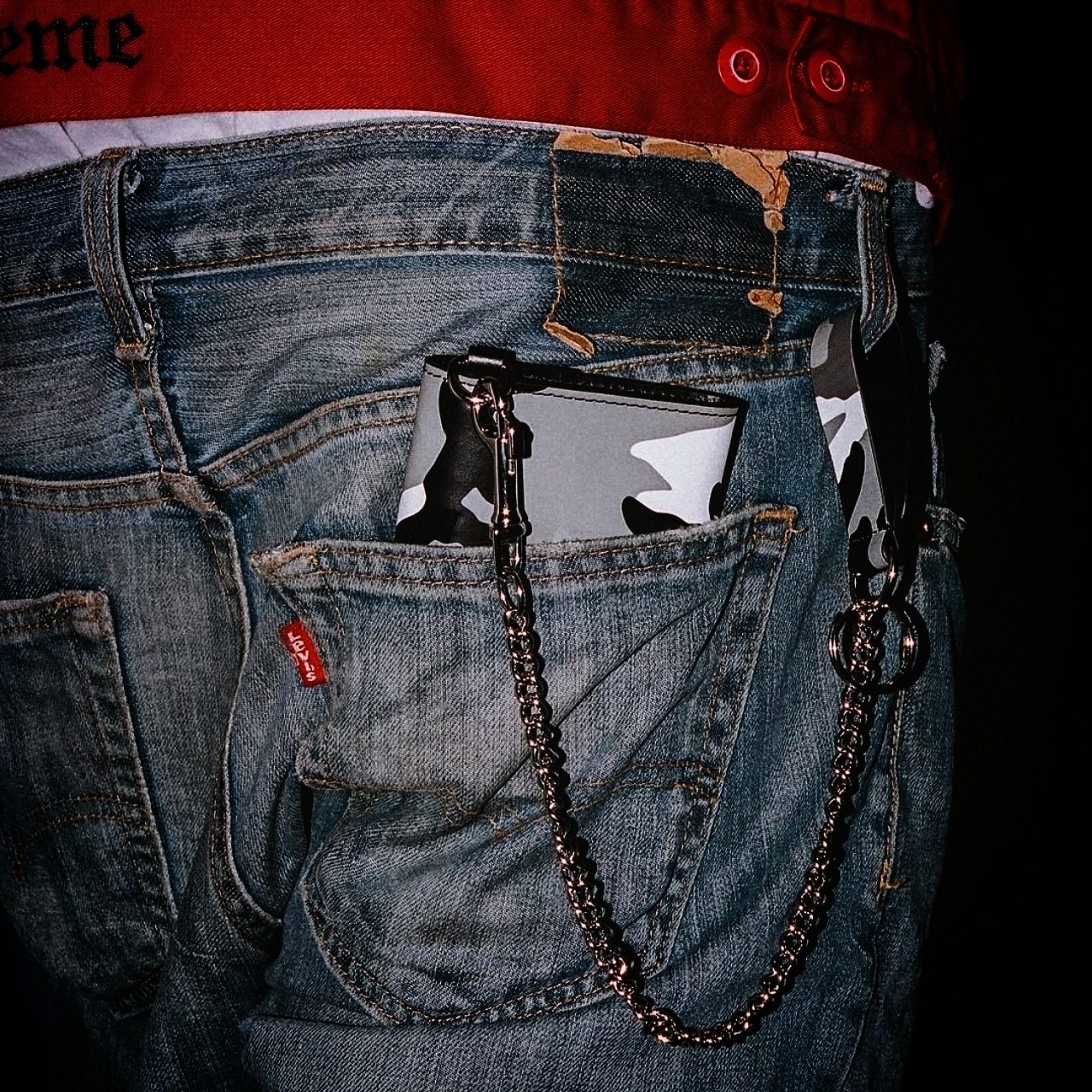 Supreme Leather Chain Wallet Snow Camo - 25SS, Supreme Leather Chain Wallet Black 착용 스타일