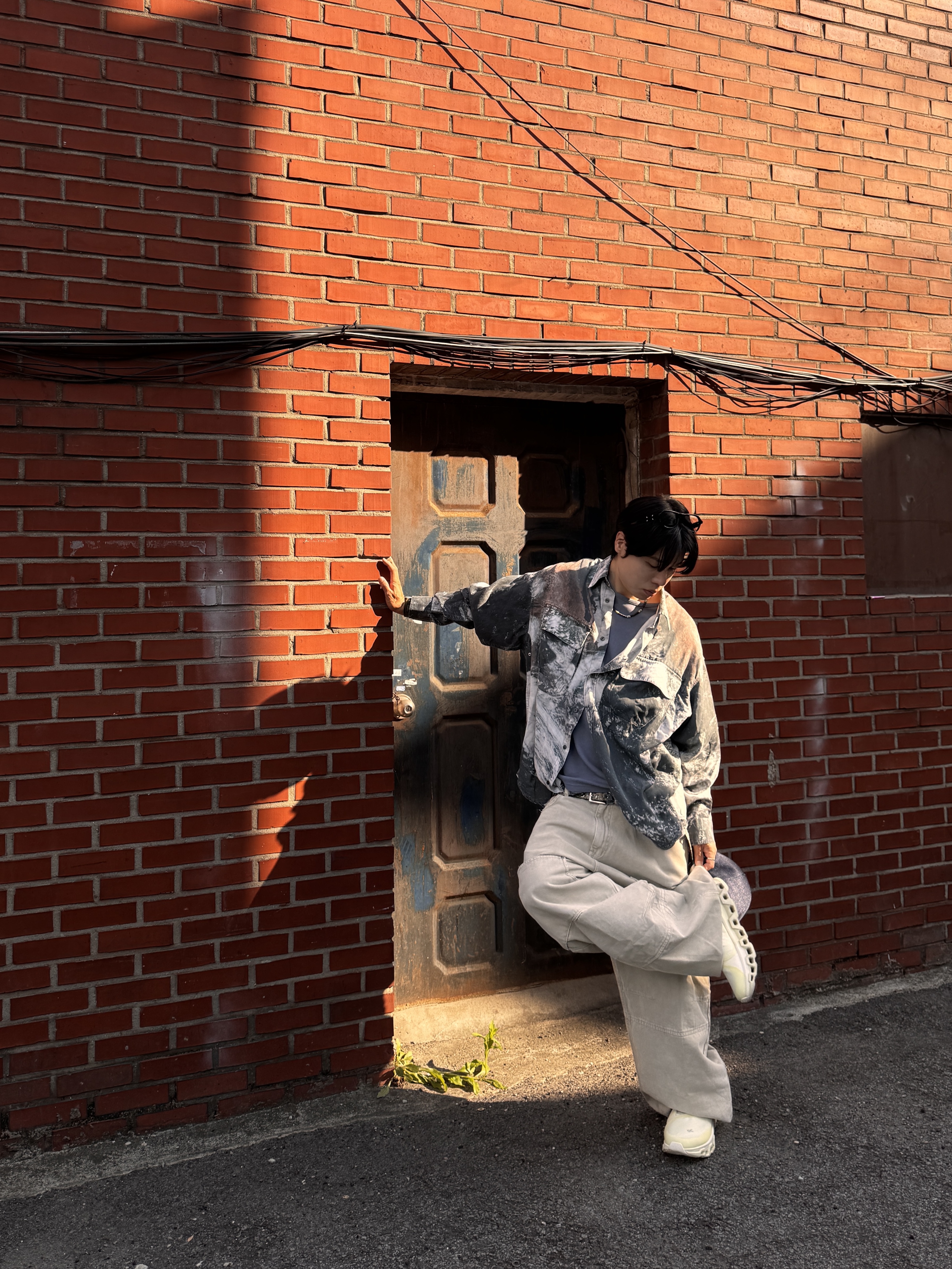 Gentle Monster x Maison Margiela MM113 Black Clear, On Running x Post Archive Faction (Paf) Cloudmonster 2 Seedling White 착용 스타일 - 4