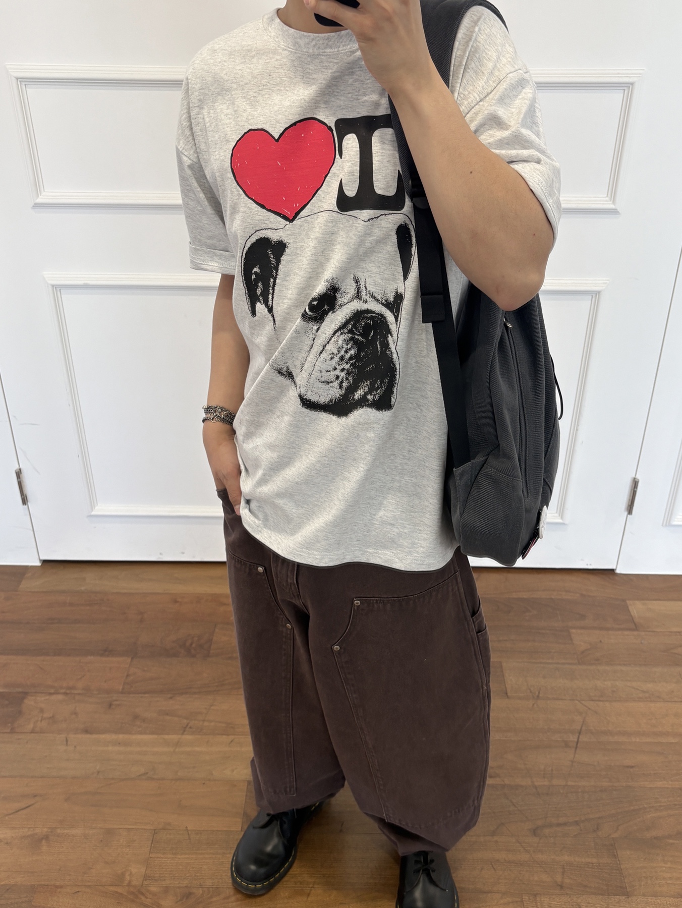 [KREAM 단독] Suade Bulldog Tee Melange Gray, Dr. Martens 1461 Smooth Black 착용 스타일