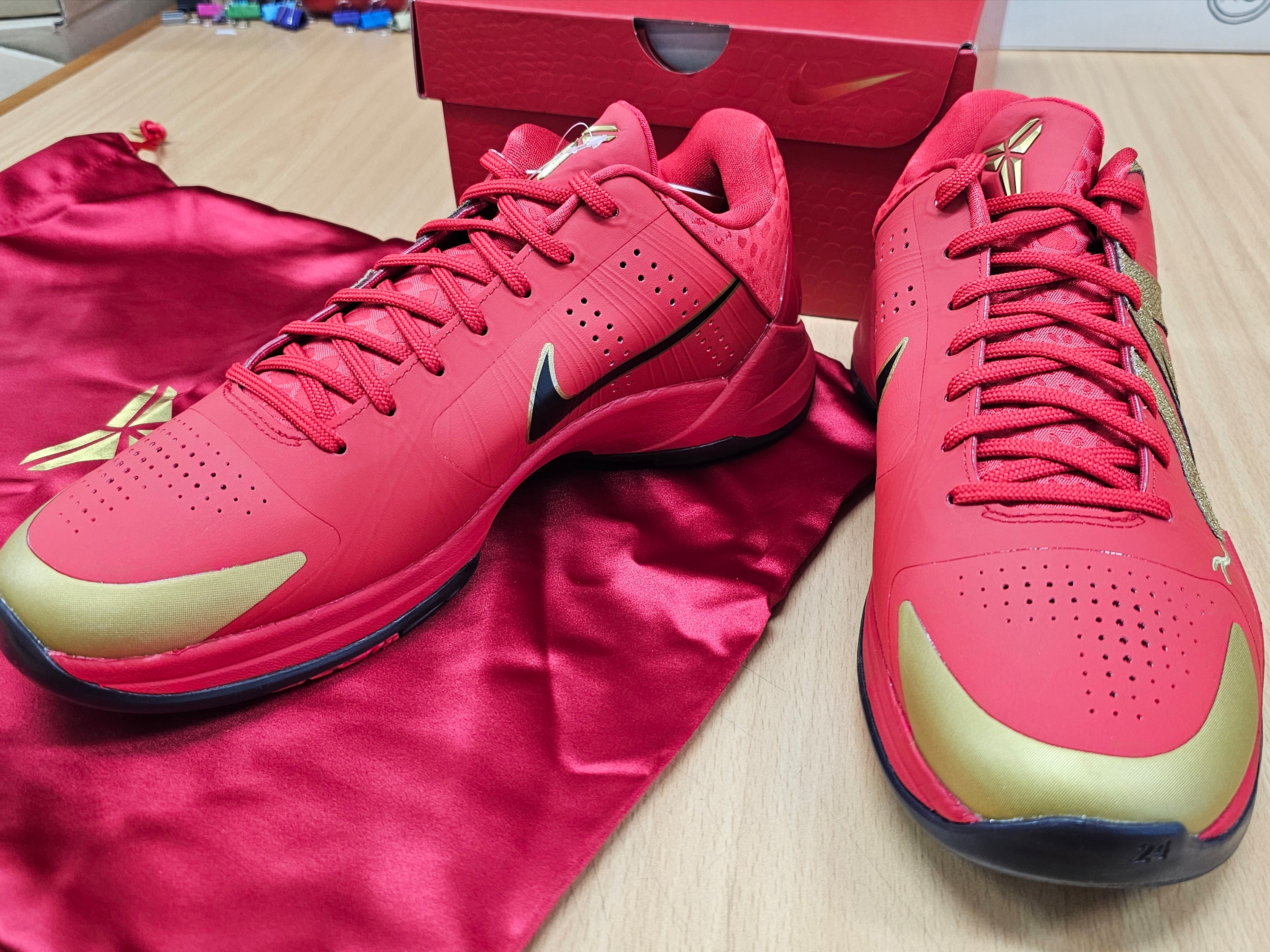Nike Kobe 5 Protro Year of the Mamba University Red 착용 스타일 - 2