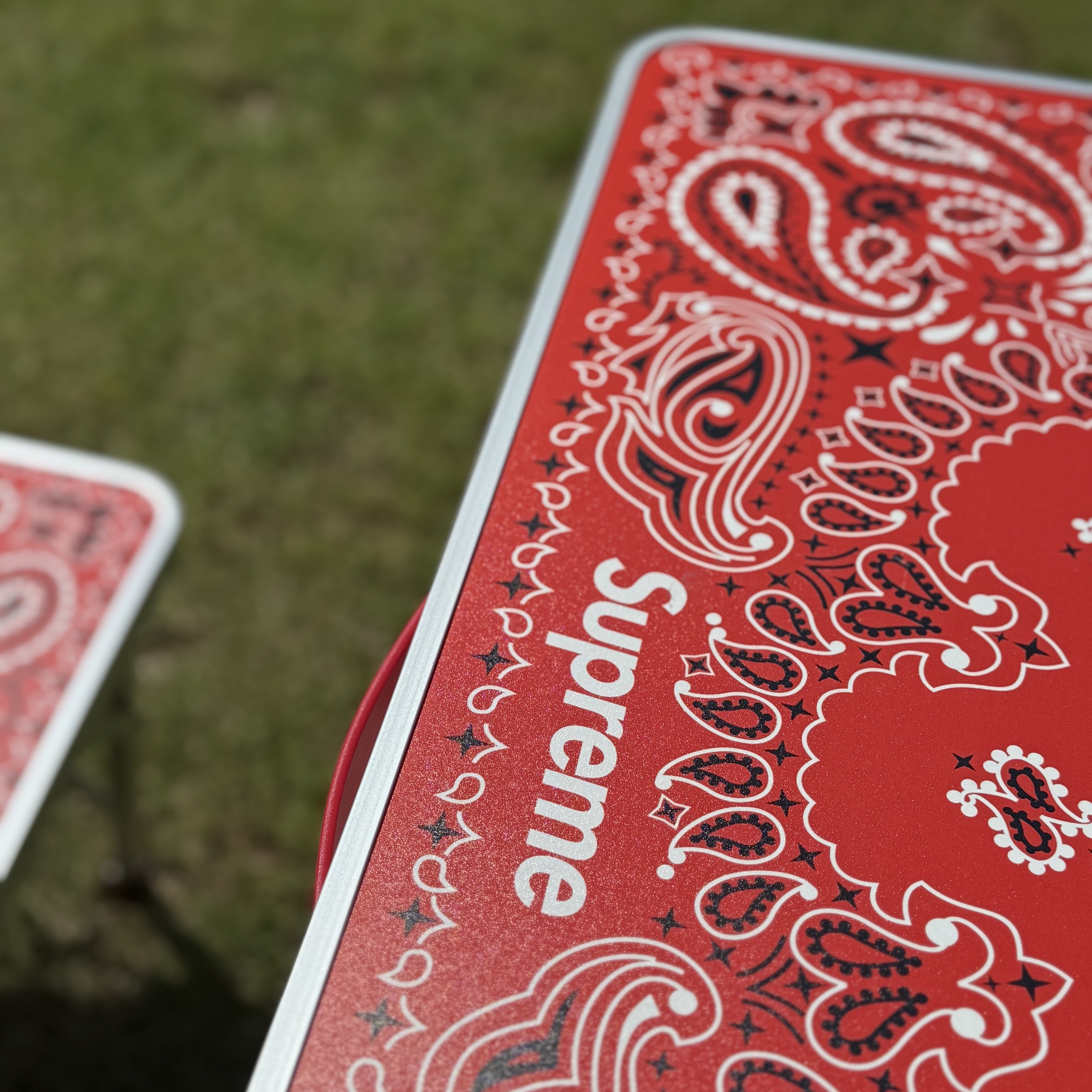 Supreme x Coleman Folding Table Set Red - 24SS 착용 스타일 - 2