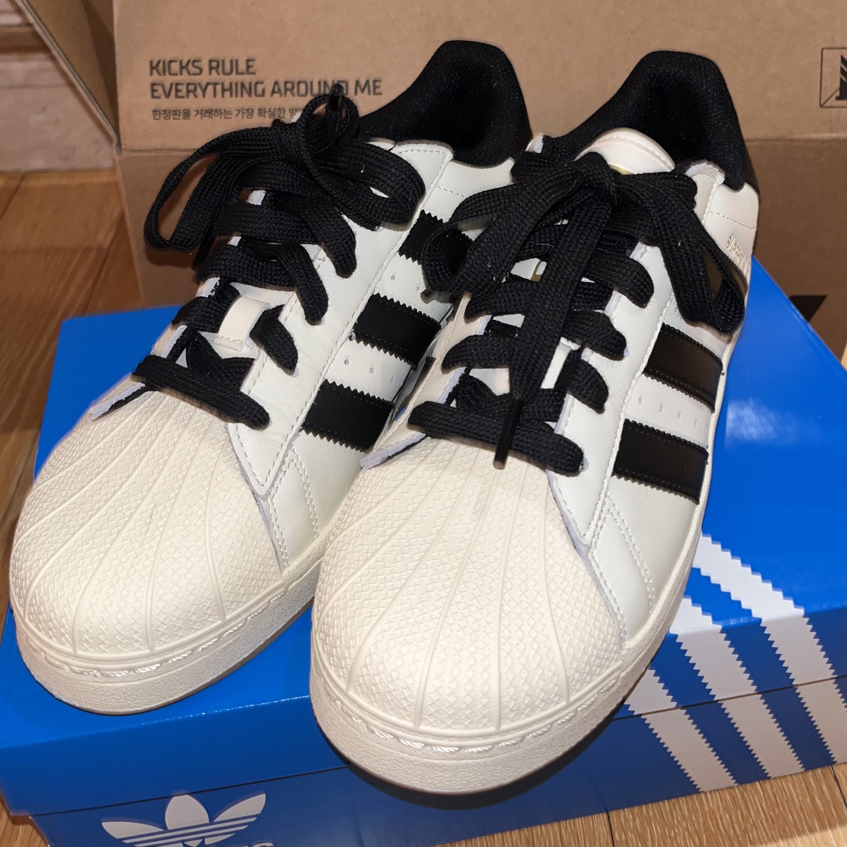 (W) Adidas Superstar XLG Cream White Core Black 착용 스타일