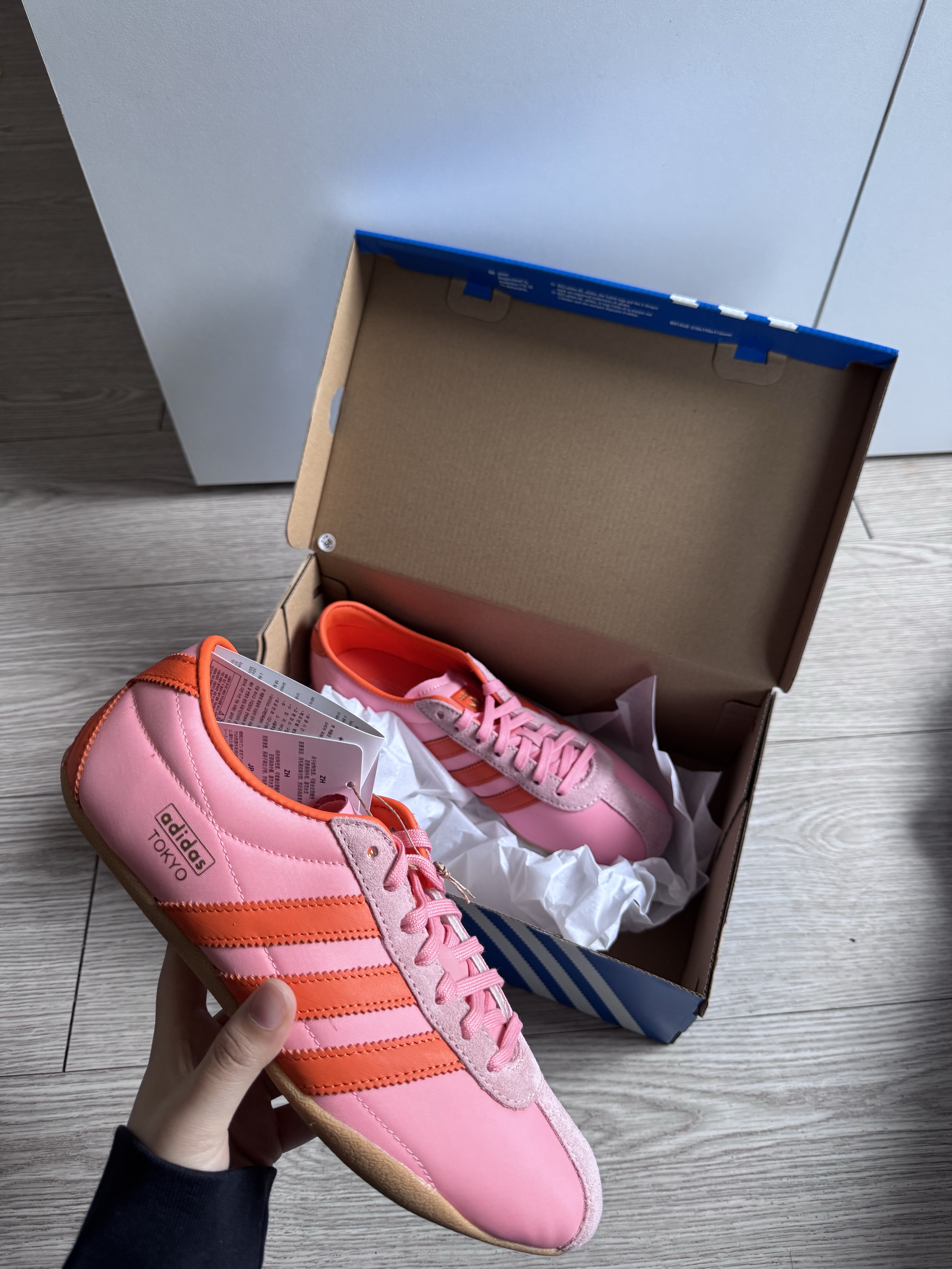 Adidas Samba ADV White Navy, (W) Adidas Tokyo Semi Pink Spark Orange 착용 스타일 - 4