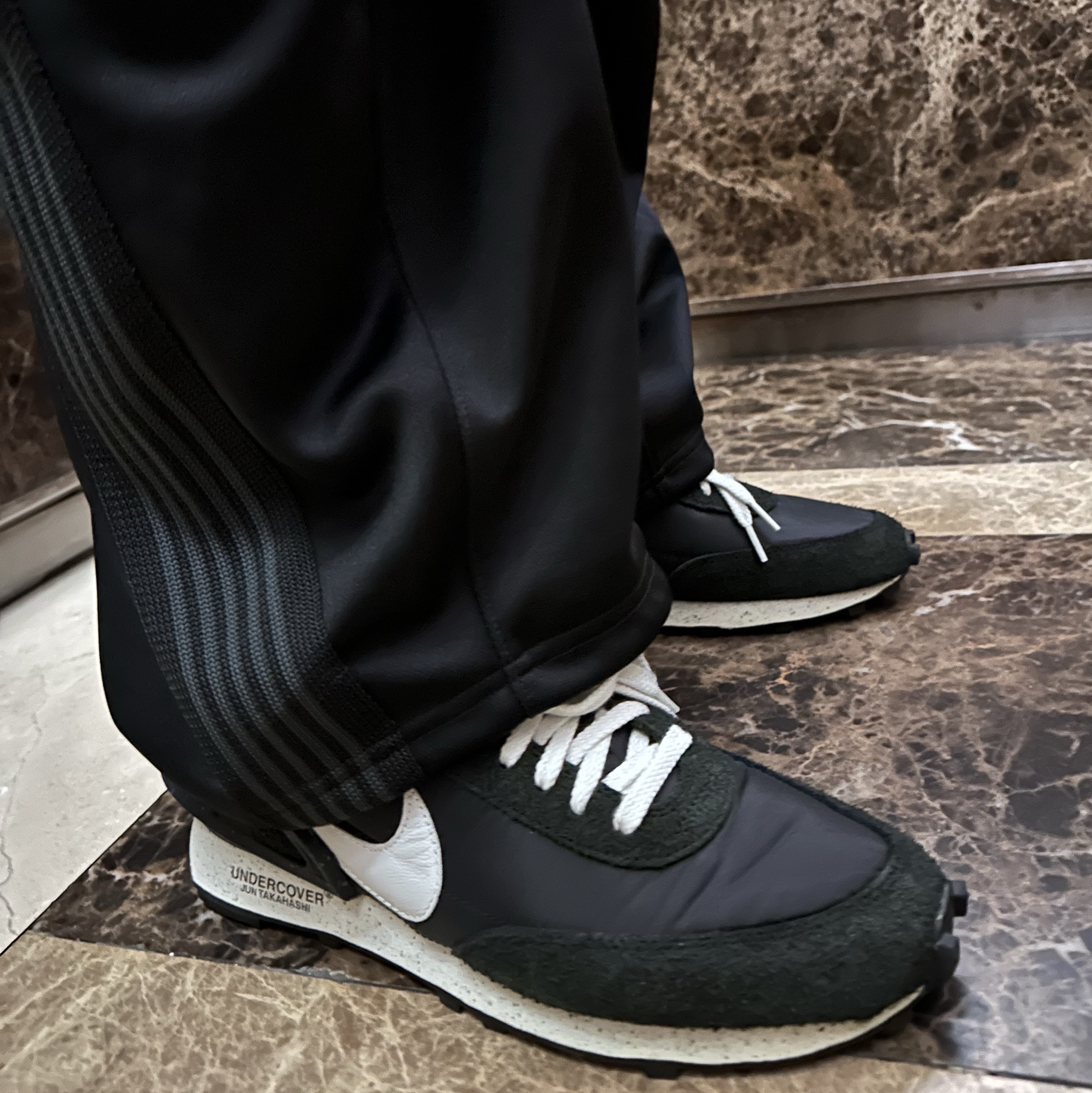 Carhartt WIP x Invincible Reversible Detroit Jacket Max Black Sage Green, Nike x Undercover Daybreak Black 착용 스타일 - 2