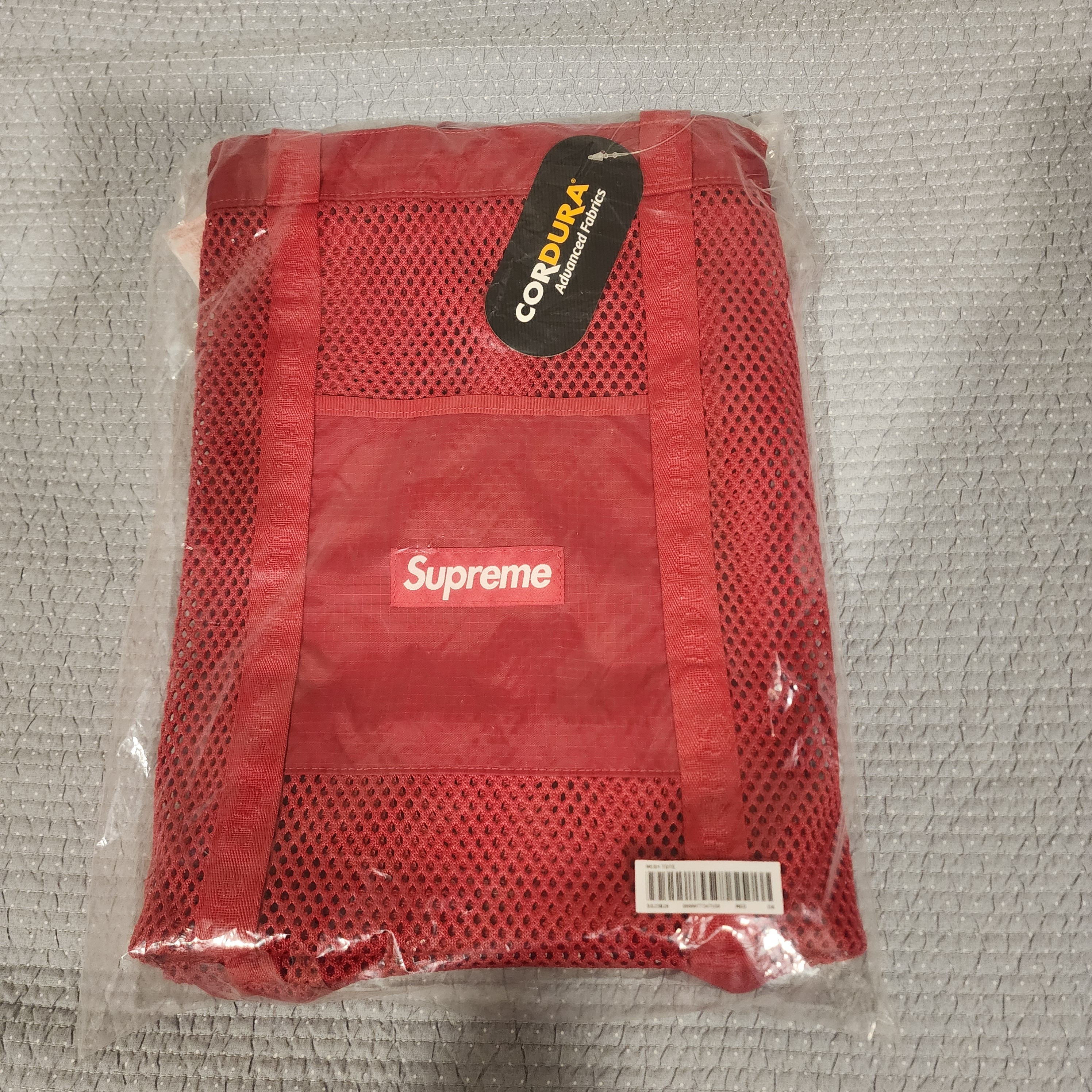 Supreme Mesh Tote Bag Red - 25SS 착용 스타일 - 2