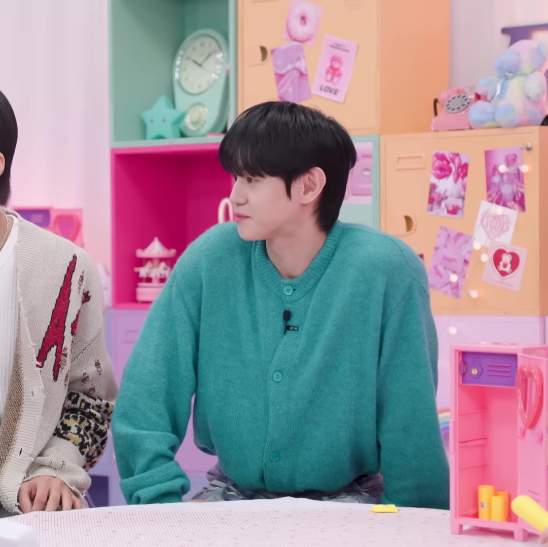STU Round Neck Cardigan Mint 착용 스타일 - 5
