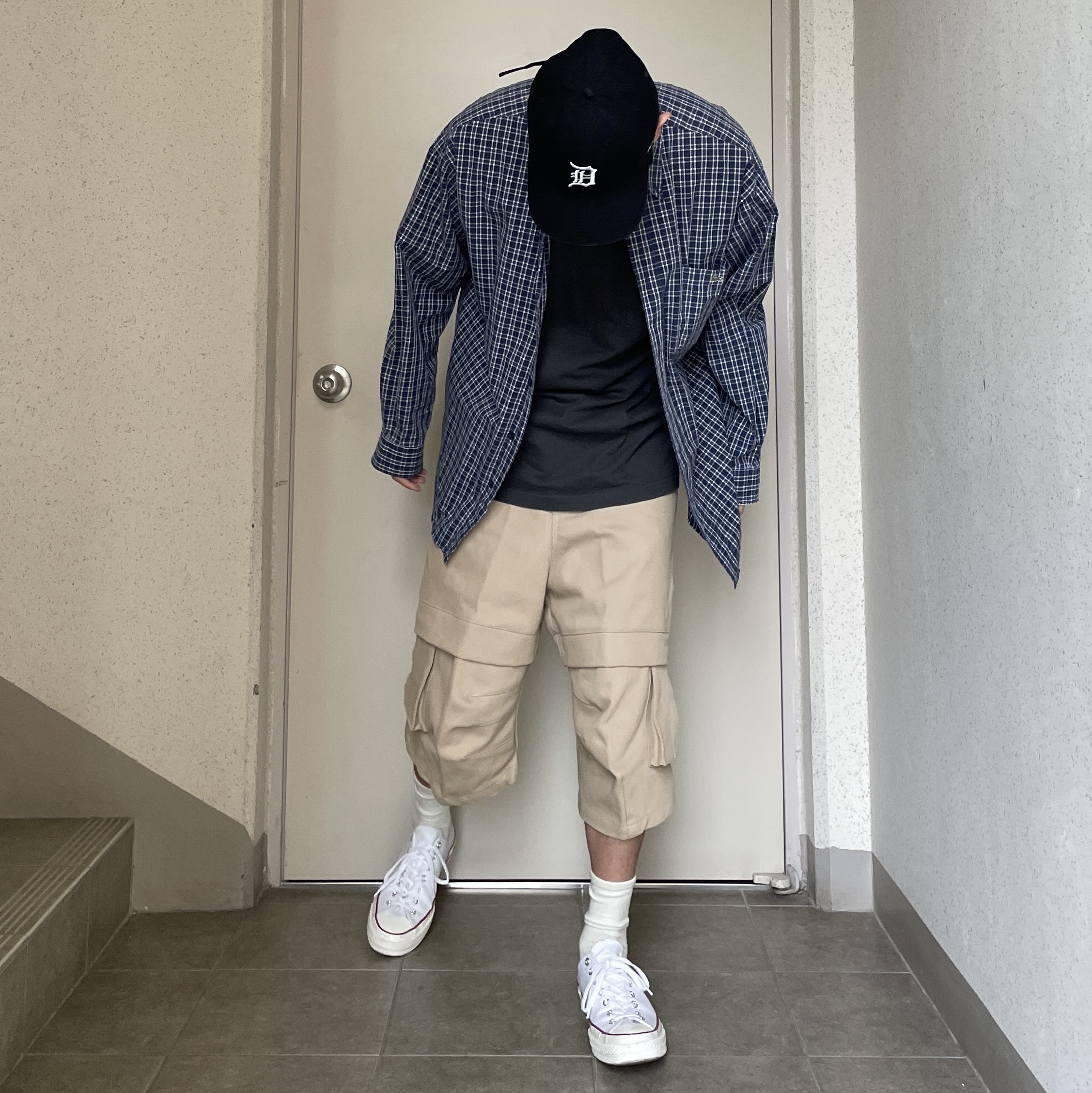 Kamien Titan Bermuda Pants Beige, Converse Chuck 70 Ox White - Standard 착용 스타일 - 2