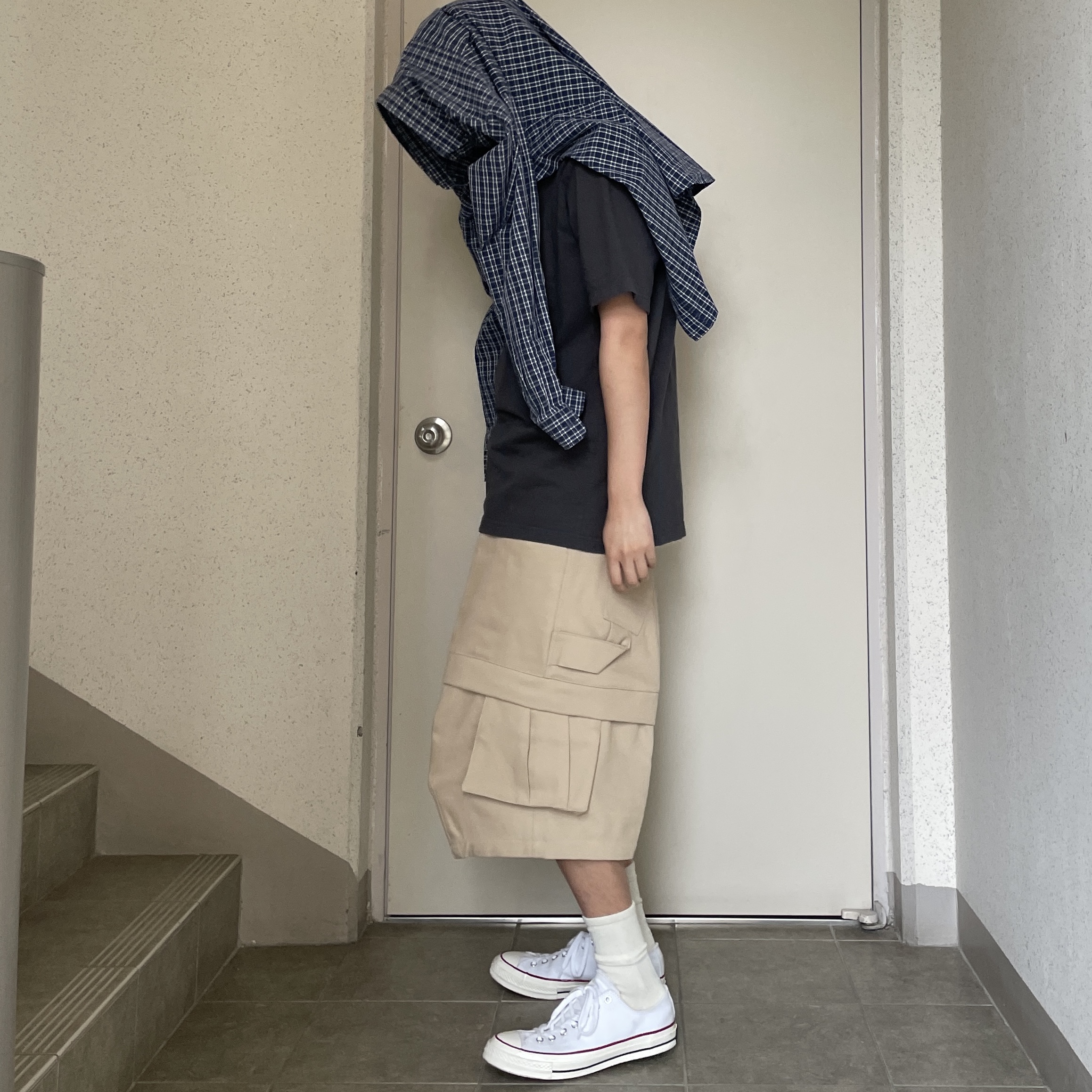 Kamien Titan Bermuda Pants Beige, Converse Chuck 70 Ox White - Standard 착용 스타일 - 1