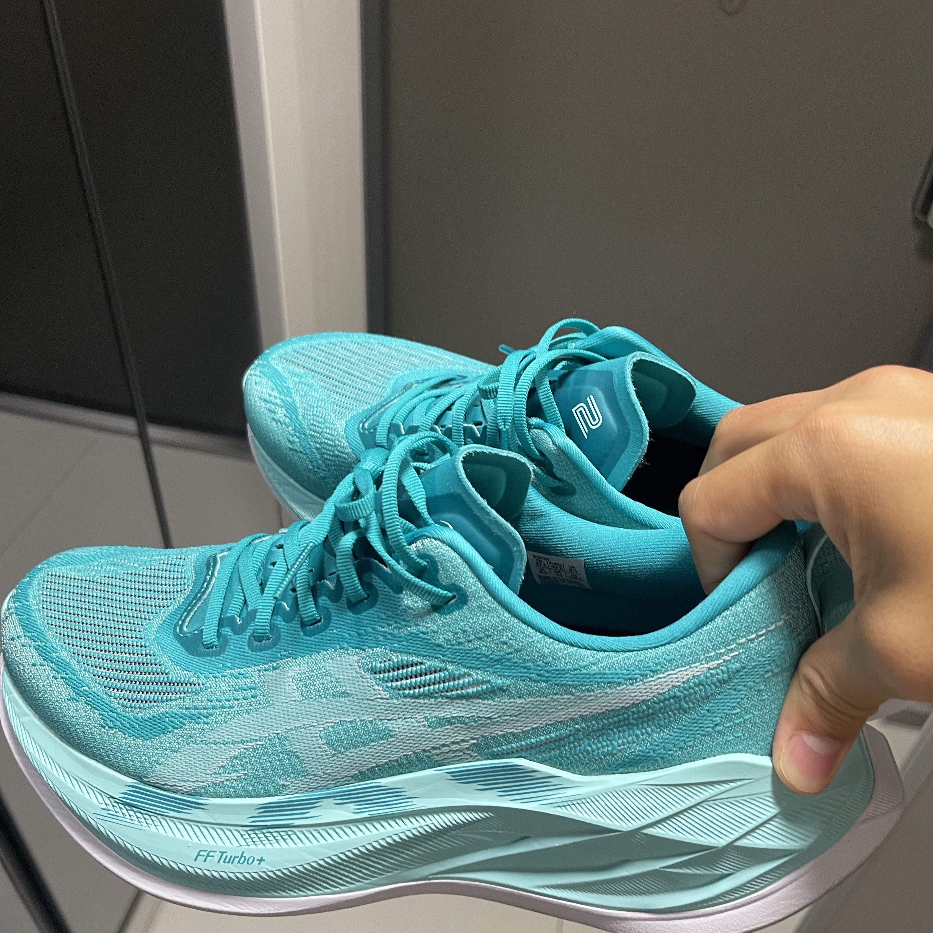 Asics Superblast 2 Wave Teal Illuminate Mint 착용 스타일