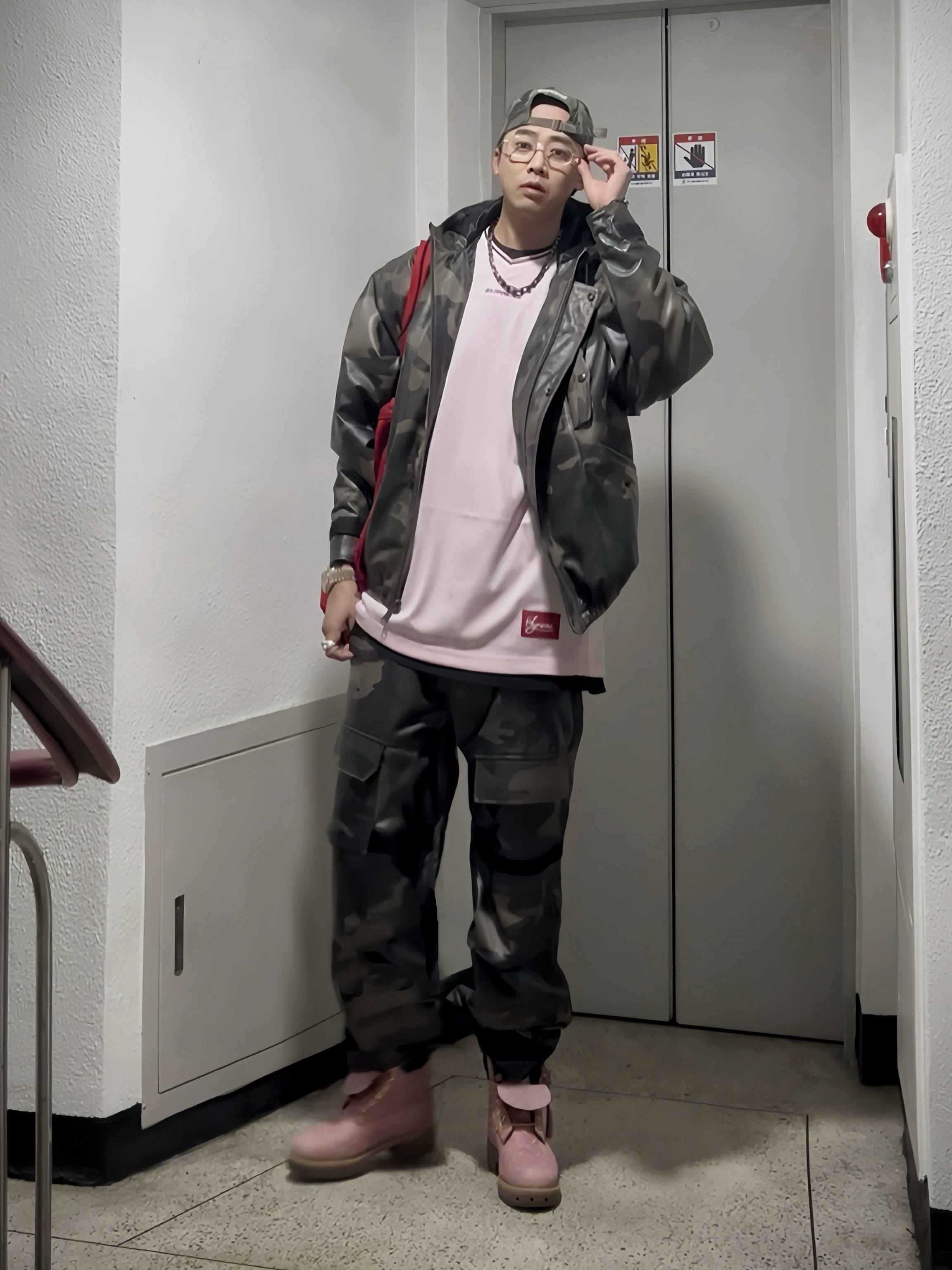 Supreme Pigment Print S Logo 6-Panel Woodland Camo - 20SS, Supreme x Marithe Francois Girbaud Hooded Leather Flight Bomber Jacket Woodland Camo - 25SS 착용 스타일 - 1