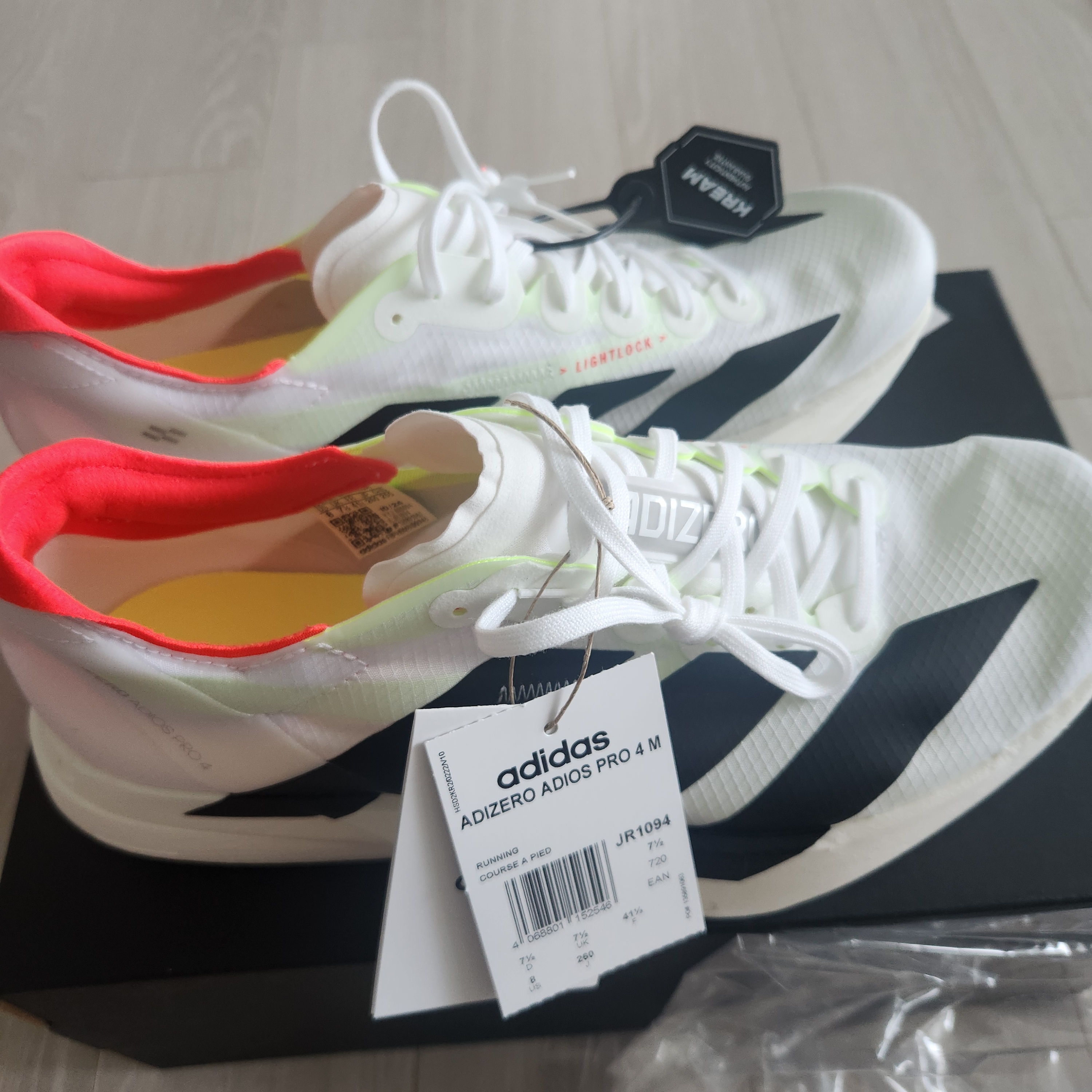 Adidas Adizero Adios Pro 4 Cloud White Core Black 착용 스타일 - 2