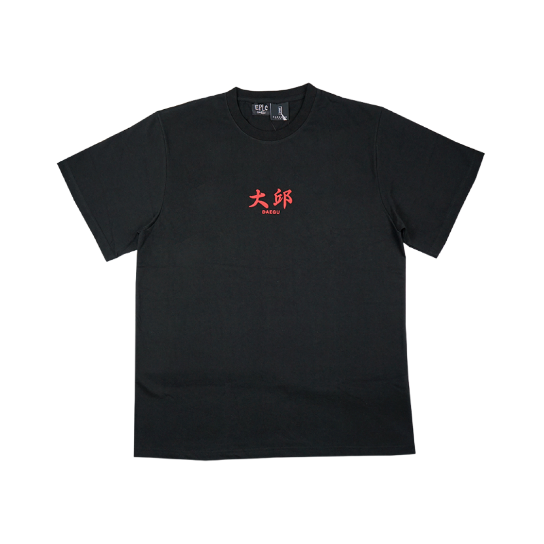 다크룸 스튜디오 x 이플릭 대구 티셔츠 블랙 레드(Darkr8m Studio x Eplc Daegu T-Shirt Black Red)