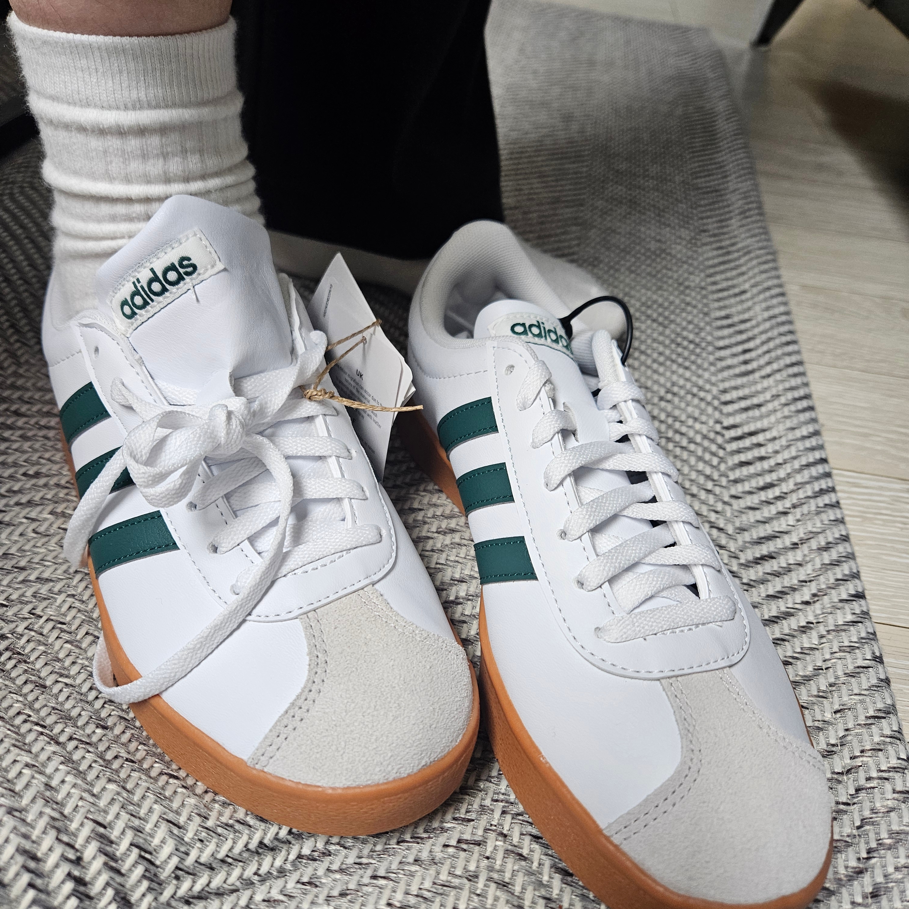 Adidas VL Court Base Cloud White Collegiate Green 착용 스타일