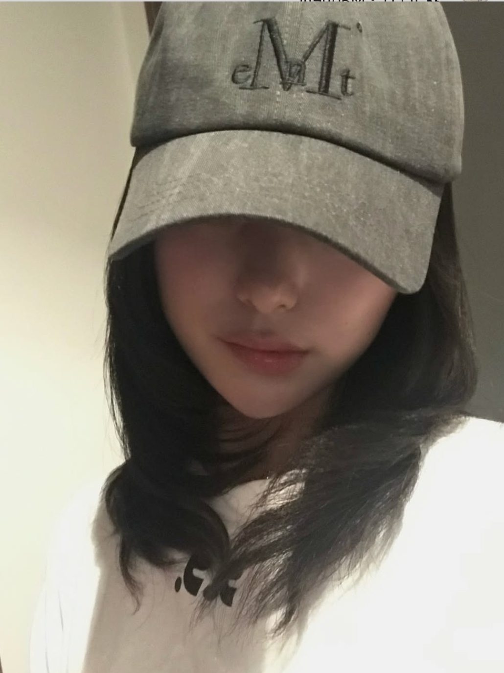 MUCENT Signature Ballcap Dyeing Gray Denim 착용 스타일 - 3